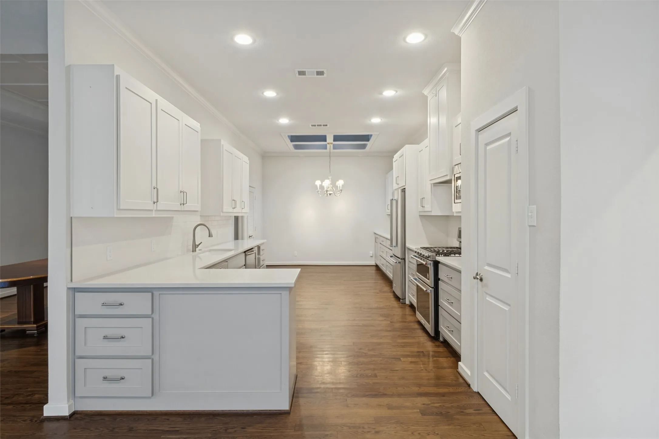Single Family Residence For Sale in Dallas County , 7338 Lane Park Drive, Dallas, Texas 75225, 3 Bedroom, 2 Bathroom, 2 Garage spaces, 2,986 Sqft, built in 1986, mls#21406068, Real Estate Agent in Dallas, Homes For Sale in Dallas county, Homes For Sale in Dallas, Realtor in Dallas Texas, Real Estate Brokerage Independent Realty Texas, Luminita Cordes Realtor