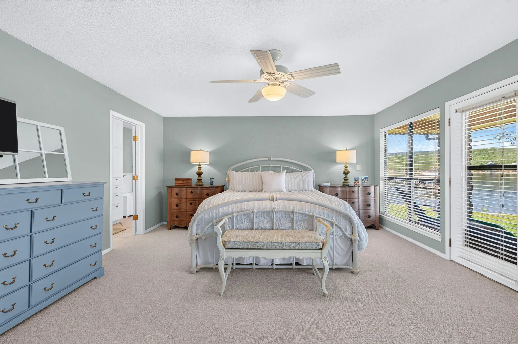 Single Family Residence For Sale in Palo Pinto County , 1004 Standing Cypress, Possum Kingdom Lake, Texas 76449, 4 Bedroom, 4 Bathroom, Garage spaces, 2,335 Sqft, built in 1978, mls#21408253, Real Estate Agent in Possum Kingdom Lake, Homes For Sale in Palo Pinto county, Homes For Sale in Possum Kingdom Lake, Realtor in Possum Kingdom Lake Texas, Real Estate Brokerage Independent Realty Texas, Luminita Cordes Realtor