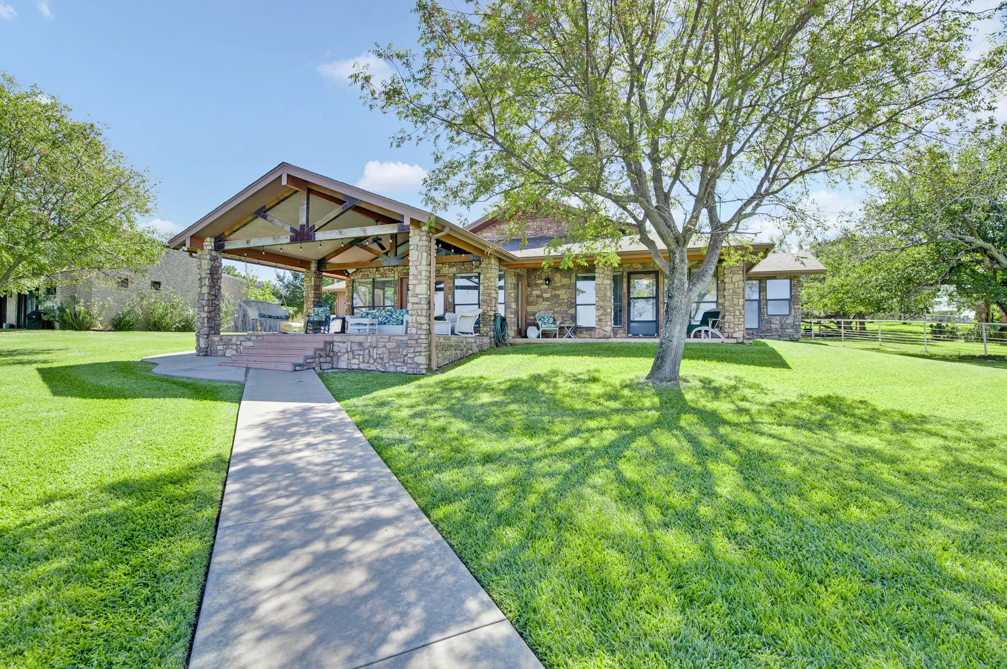 Single Family Residence For Sale in Palo Pinto County , 1004 Standing Cypress, Possum Kingdom Lake, Texas 76449, 4 Bedroom, 4 Bathroom, Garage spaces, 2,335 Sqft, built in 1978, mls#21408253, Real Estate Agent in Possum Kingdom Lake, Homes For Sale in Palo Pinto county, Homes For Sale in Possum Kingdom Lake, Realtor in Possum Kingdom Lake Texas, Real Estate Brokerage Independent Realty Texas, Luminita Cordes Realtor
