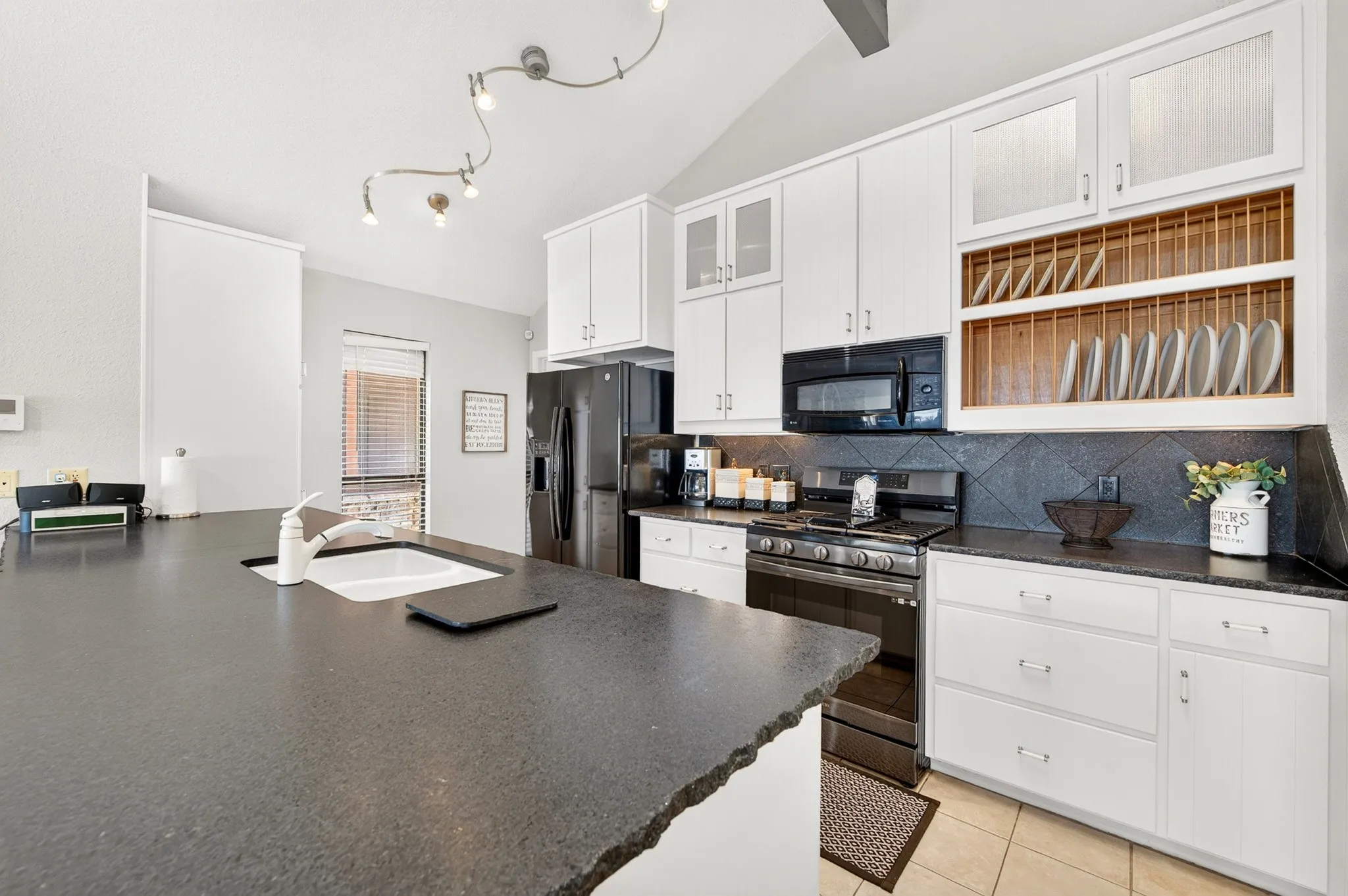 Single Family Residence For Sale in Palo Pinto County , 1004 Standing Cypress, Possum Kingdom Lake, Texas 76449, 4 Bedroom, 4 Bathroom, Garage spaces, 2,335 Sqft, built in 1978, mls#21408253, Real Estate Agent in Possum Kingdom Lake, Homes For Sale in Palo Pinto county, Homes For Sale in Possum Kingdom Lake, Realtor in Possum Kingdom Lake Texas, Real Estate Brokerage Independent Realty Texas, Luminita Cordes Realtor