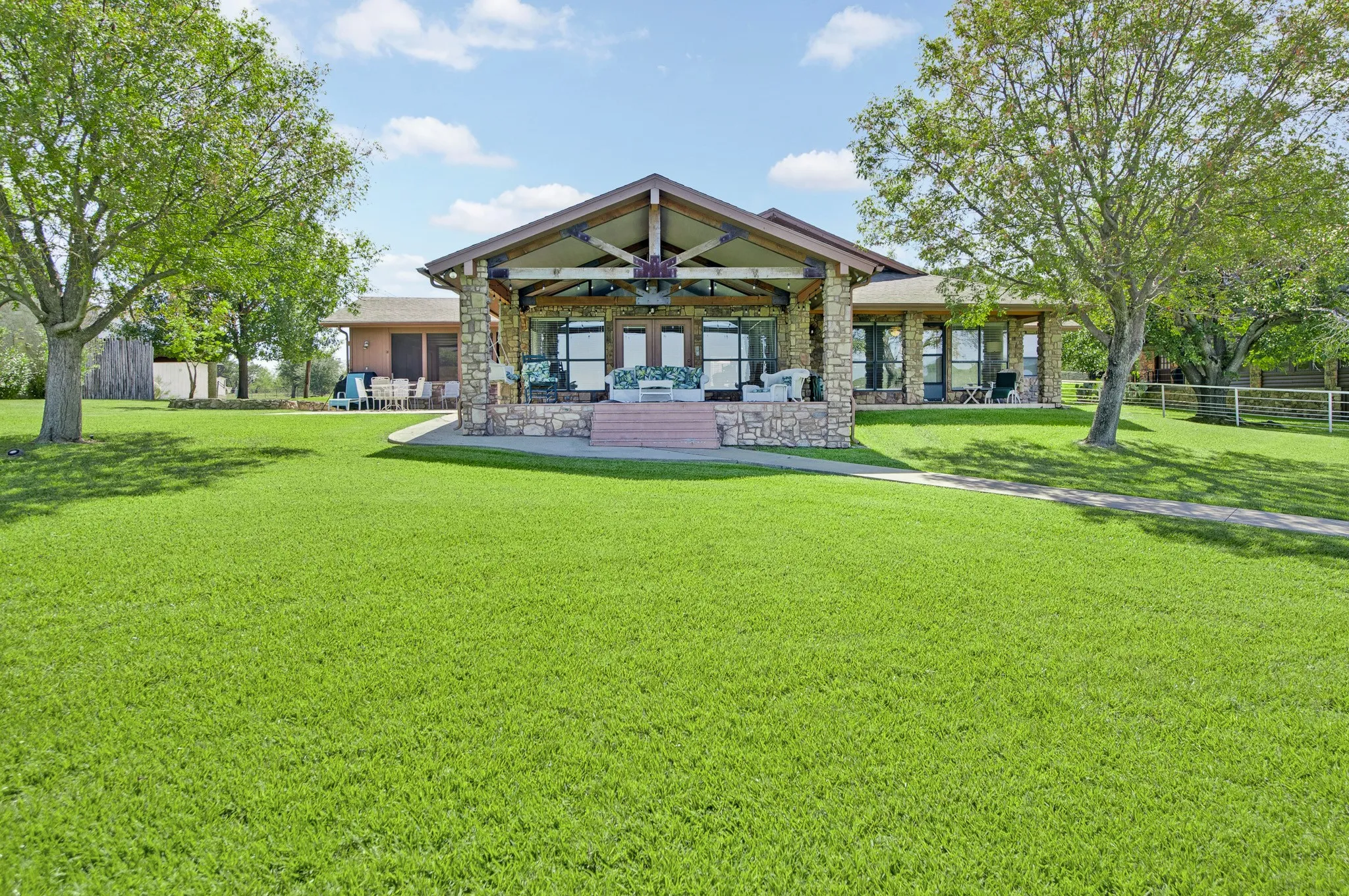 Single Family Residence For Sale in Palo Pinto County , 1004 Standing Cypress, Possum Kingdom Lake, Texas 76449, 4 Bedroom, 4 Bathroom, Garage spaces, 2,335 Sqft, built in 1978, mls#21408253, Real Estate Agent in Possum Kingdom Lake, Homes For Sale in Palo Pinto county, Homes For Sale in Possum Kingdom Lake, Realtor in Possum Kingdom Lake Texas, Real Estate Brokerage Independent Realty Texas, Luminita Cordes Realtor