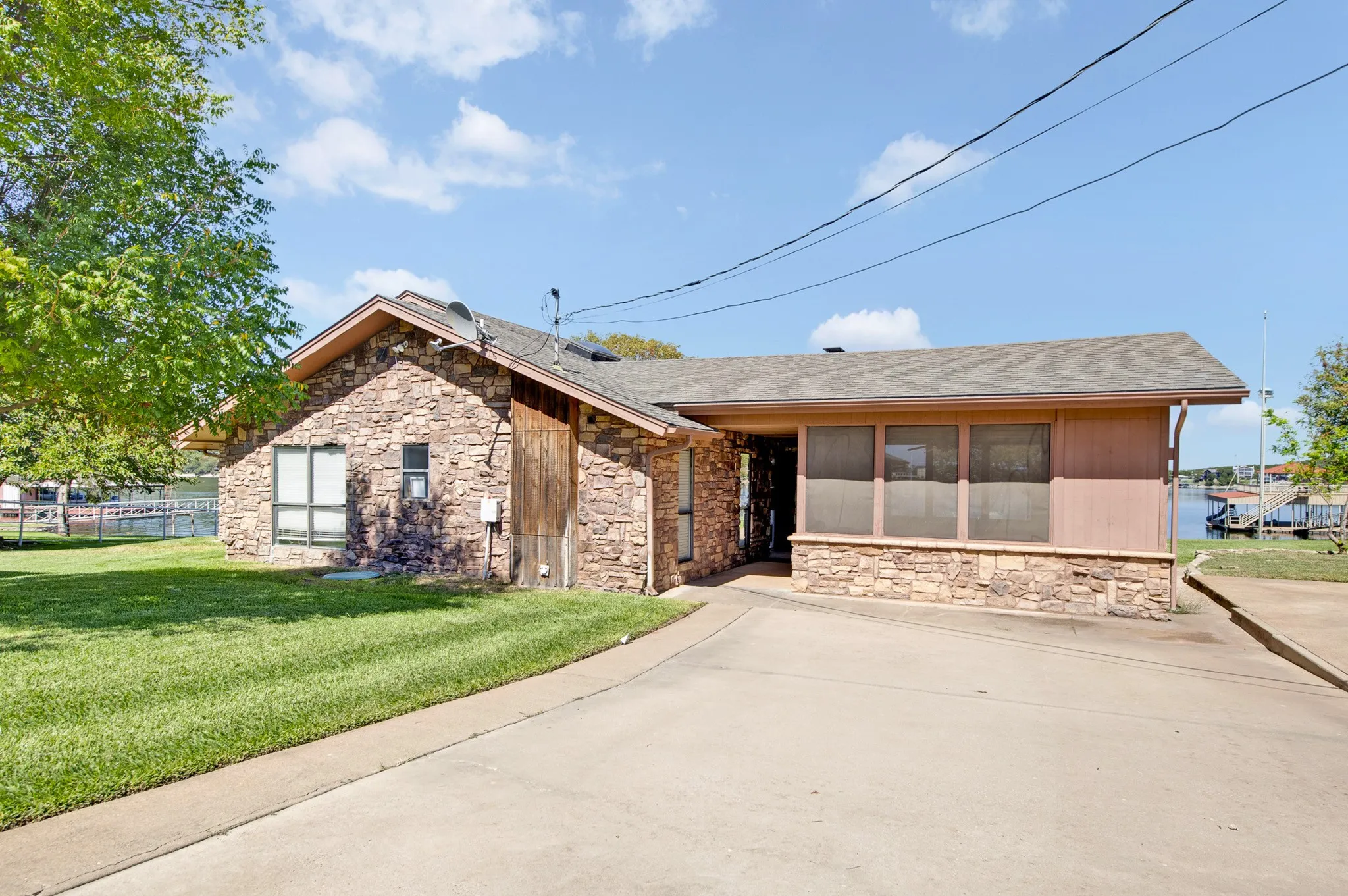 Single Family Residence For Sale in Palo Pinto County , 1004 Standing Cypress, Possum Kingdom Lake, Texas 76449, 4 Bedroom, 4 Bathroom, Garage spaces, 2,335 Sqft, built in 1978, mls#21408253, Real Estate Agent in Possum Kingdom Lake, Homes For Sale in Palo Pinto county, Homes For Sale in Possum Kingdom Lake, Realtor in Possum Kingdom Lake Texas, Real Estate Brokerage Independent Realty Texas, Luminita Cordes Realtor