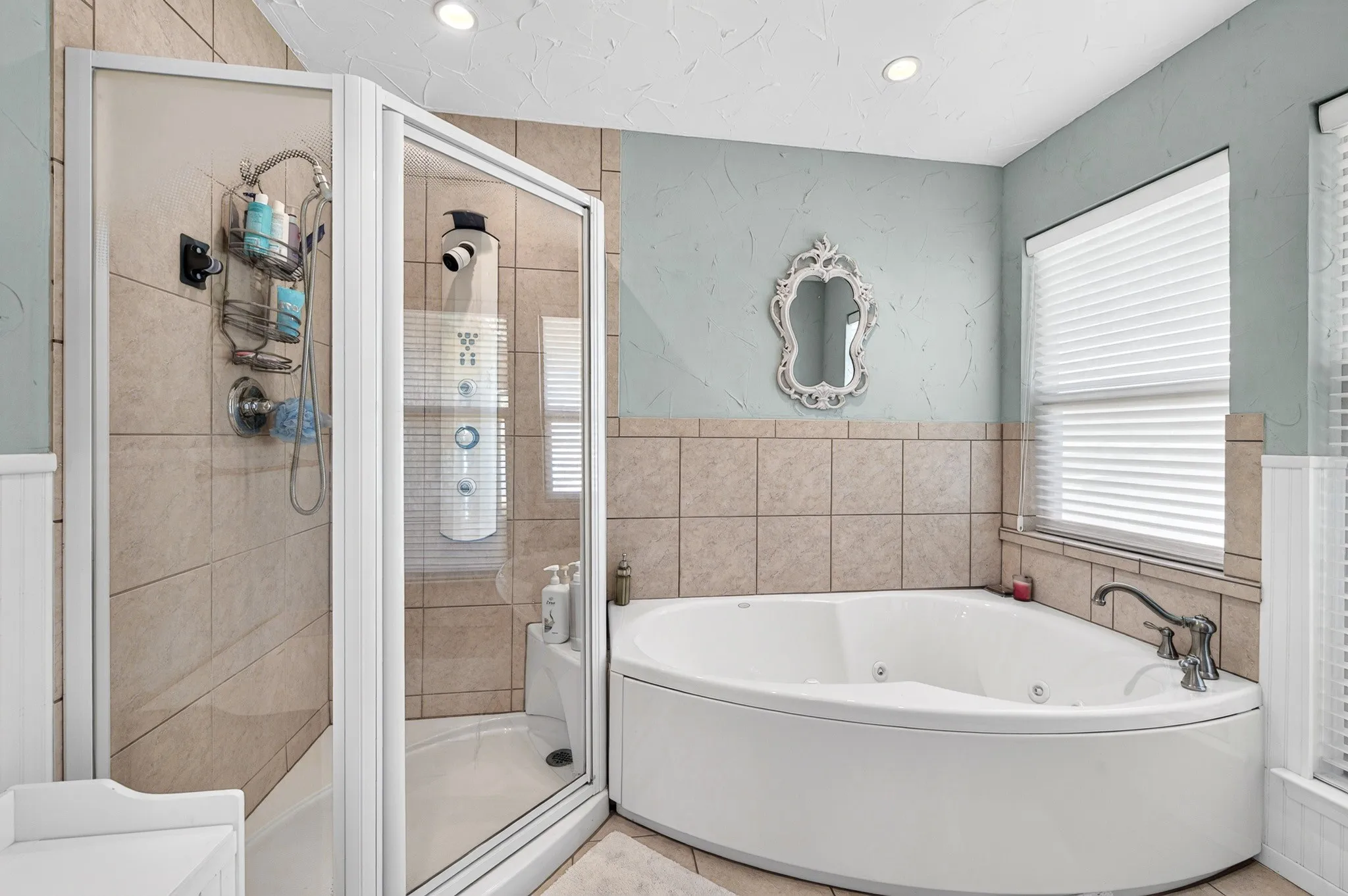 Single Family Residence For Sale in Palo Pinto County , 1004 Standing Cypress, Possum Kingdom Lake, Texas 76449, 4 Bedroom, 4 Bathroom, Garage spaces, 2,335 Sqft, built in 1978, mls#21408253, Real Estate Agent in Possum Kingdom Lake, Homes For Sale in Palo Pinto county, Homes For Sale in Possum Kingdom Lake, Realtor in Possum Kingdom Lake Texas, Real Estate Brokerage Independent Realty Texas, Luminita Cordes Realtor