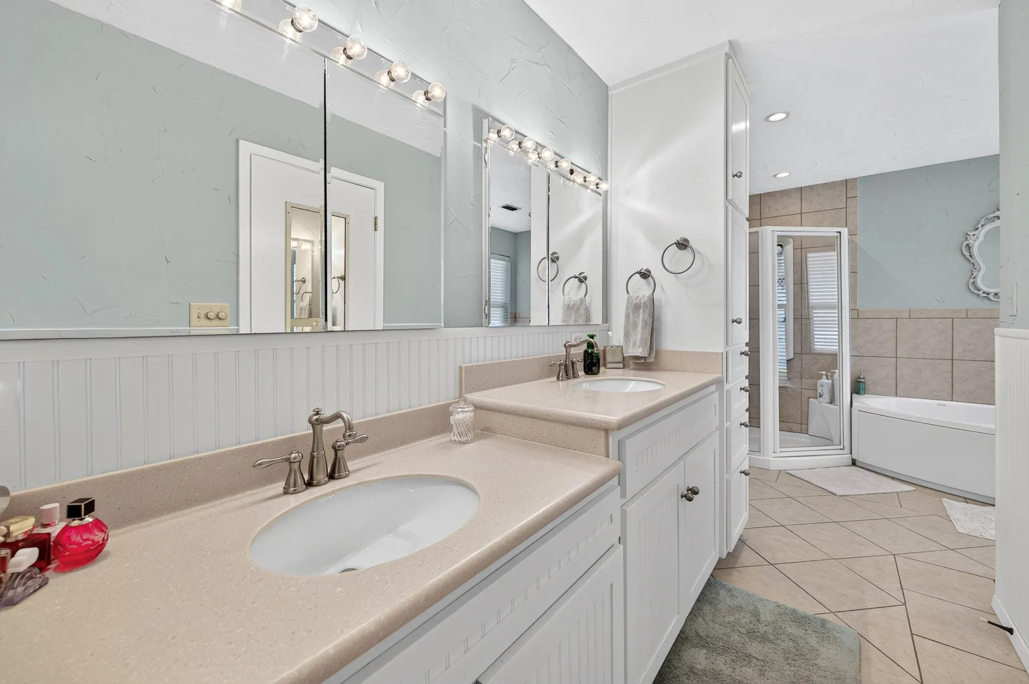 Single Family Residence For Sale in Palo Pinto County , 1004 Standing Cypress, Possum Kingdom Lake, Texas 76449, 4 Bedroom, 4 Bathroom, Garage spaces, 2,335 Sqft, built in 1978, mls#21408253, Real Estate Agent in Possum Kingdom Lake, Homes For Sale in Palo Pinto county, Homes For Sale in Possum Kingdom Lake, Realtor in Possum Kingdom Lake Texas, Real Estate Brokerage Independent Realty Texas, Luminita Cordes Realtor