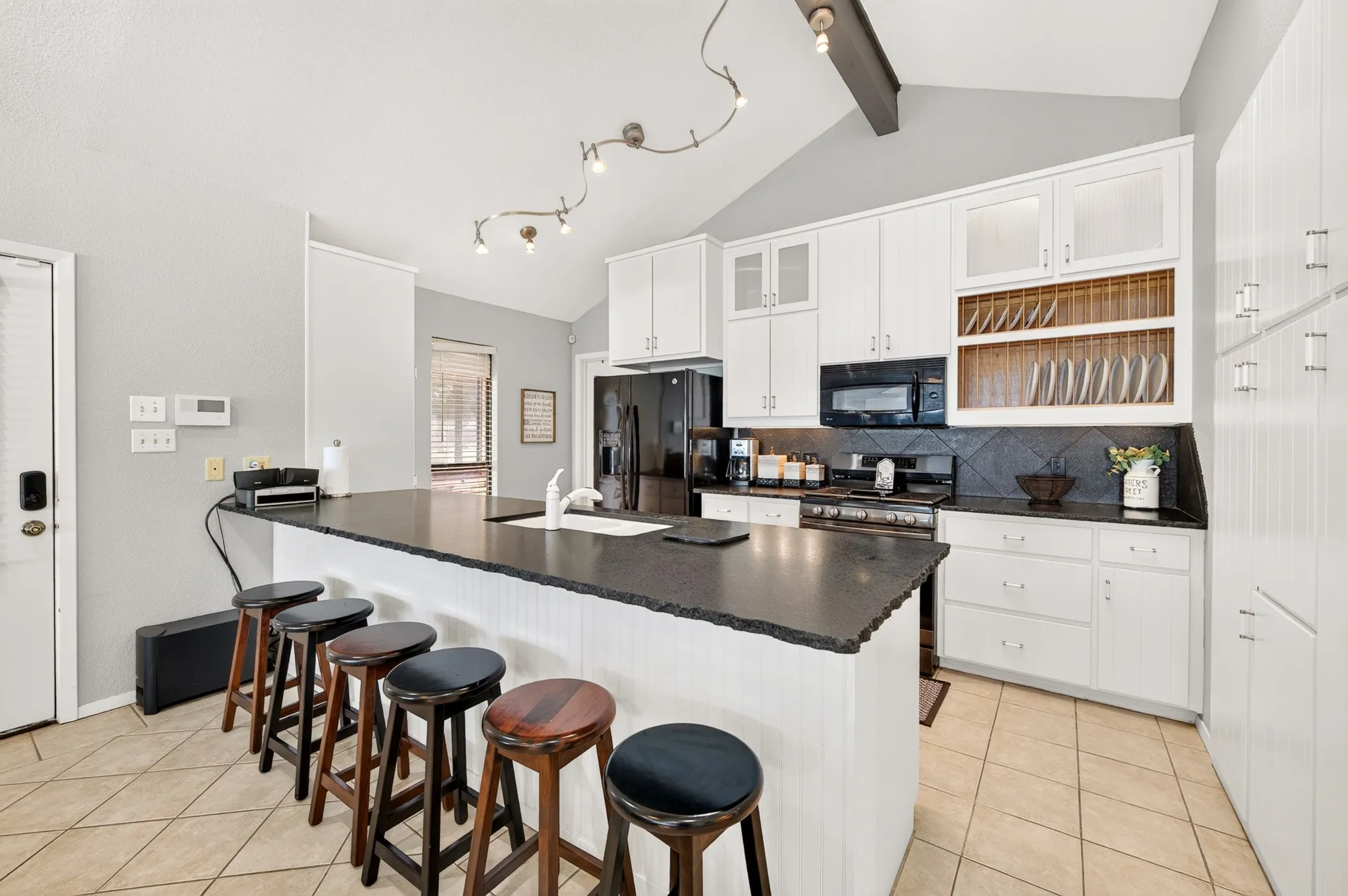 Single Family Residence For Sale in Palo Pinto County , 1004 Standing Cypress, Possum Kingdom Lake, Texas 76449, 4 Bedroom, 4 Bathroom, Garage spaces, 2,335 Sqft, built in 1978, mls#21408253, Real Estate Agent in Possum Kingdom Lake, Homes For Sale in Palo Pinto county, Homes For Sale in Possum Kingdom Lake, Realtor in Possum Kingdom Lake Texas, Real Estate Brokerage Independent Realty Texas, Luminita Cordes Realtor