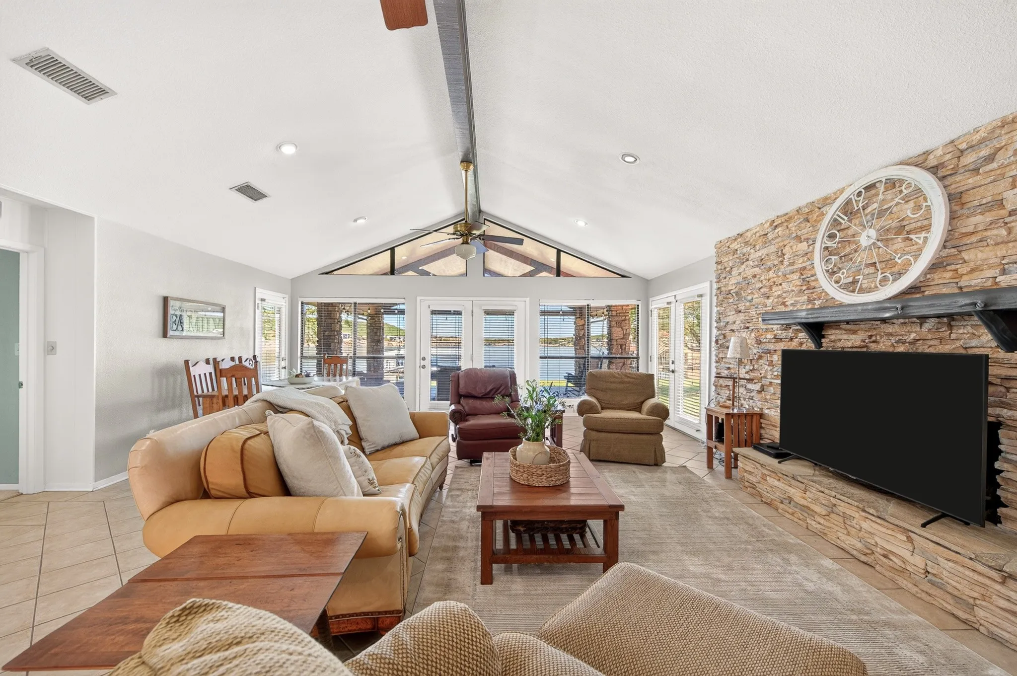 Single Family Residence For Sale in Palo Pinto County , 1004 Standing Cypress, Possum Kingdom Lake, Texas 76449, 4 Bedroom, 4 Bathroom, Garage spaces, 2,335 Sqft, built in 1978, mls#21408253, Real Estate Agent in Possum Kingdom Lake, Homes For Sale in Palo Pinto county, Homes For Sale in Possum Kingdom Lake, Realtor in Possum Kingdom Lake Texas, Real Estate Brokerage Independent Realty Texas, Luminita Cordes Realtor