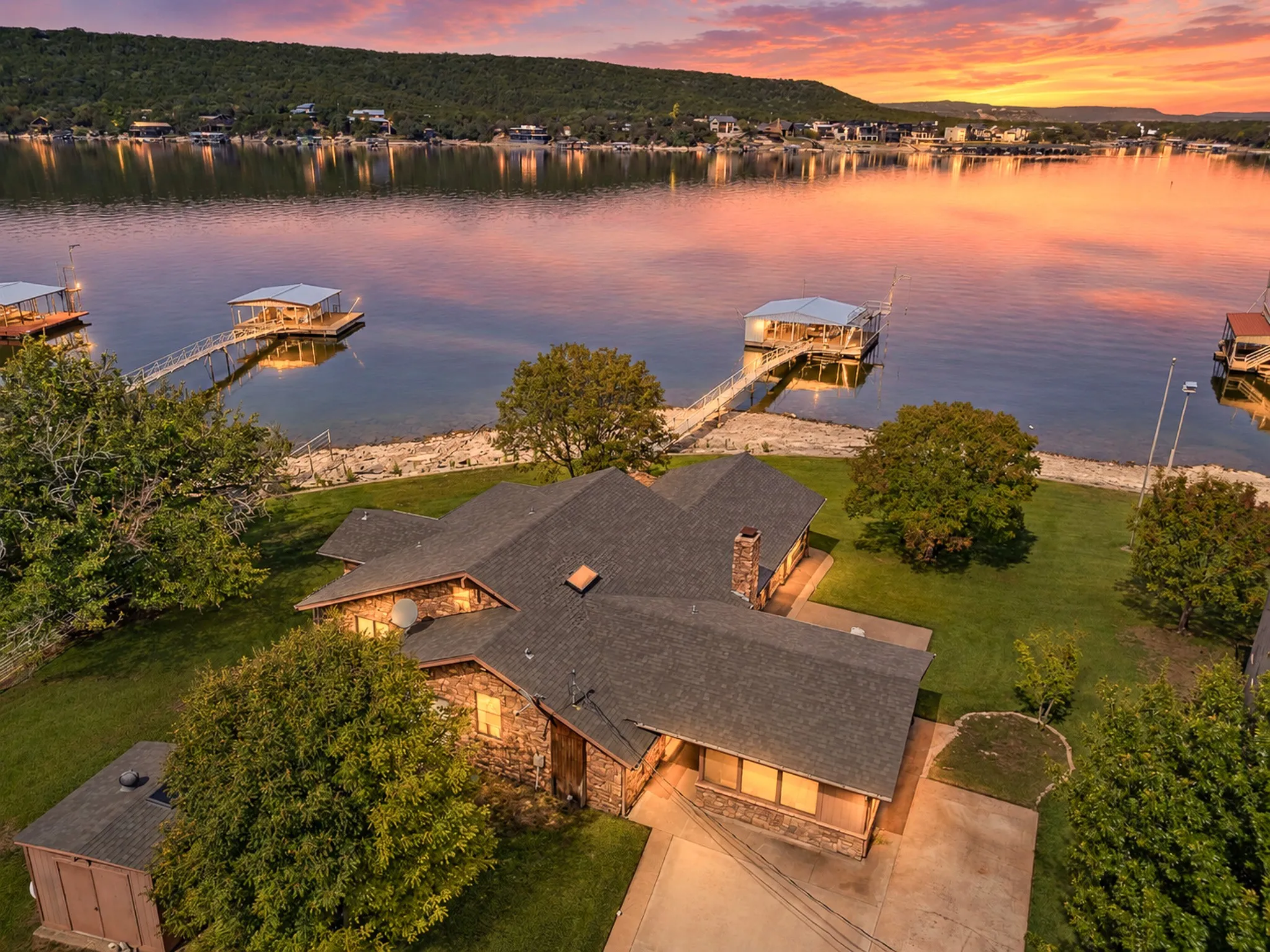 Single Family Residence For Sale in Palo Pinto County , 1004 Standing Cypress, Possum Kingdom Lake, Texas 76449, 4 Bedroom, 4 Bathroom, Garage spaces, 2,335 Sqft, built in 1978, mls#21408253, Real Estate Agent in Possum Kingdom Lake, Homes For Sale in Palo Pinto county, Homes For Sale in Possum Kingdom Lake, Realtor in Possum Kingdom Lake Texas, Real Estate Brokerage Independent Realty Texas, Luminita Cordes Realtor