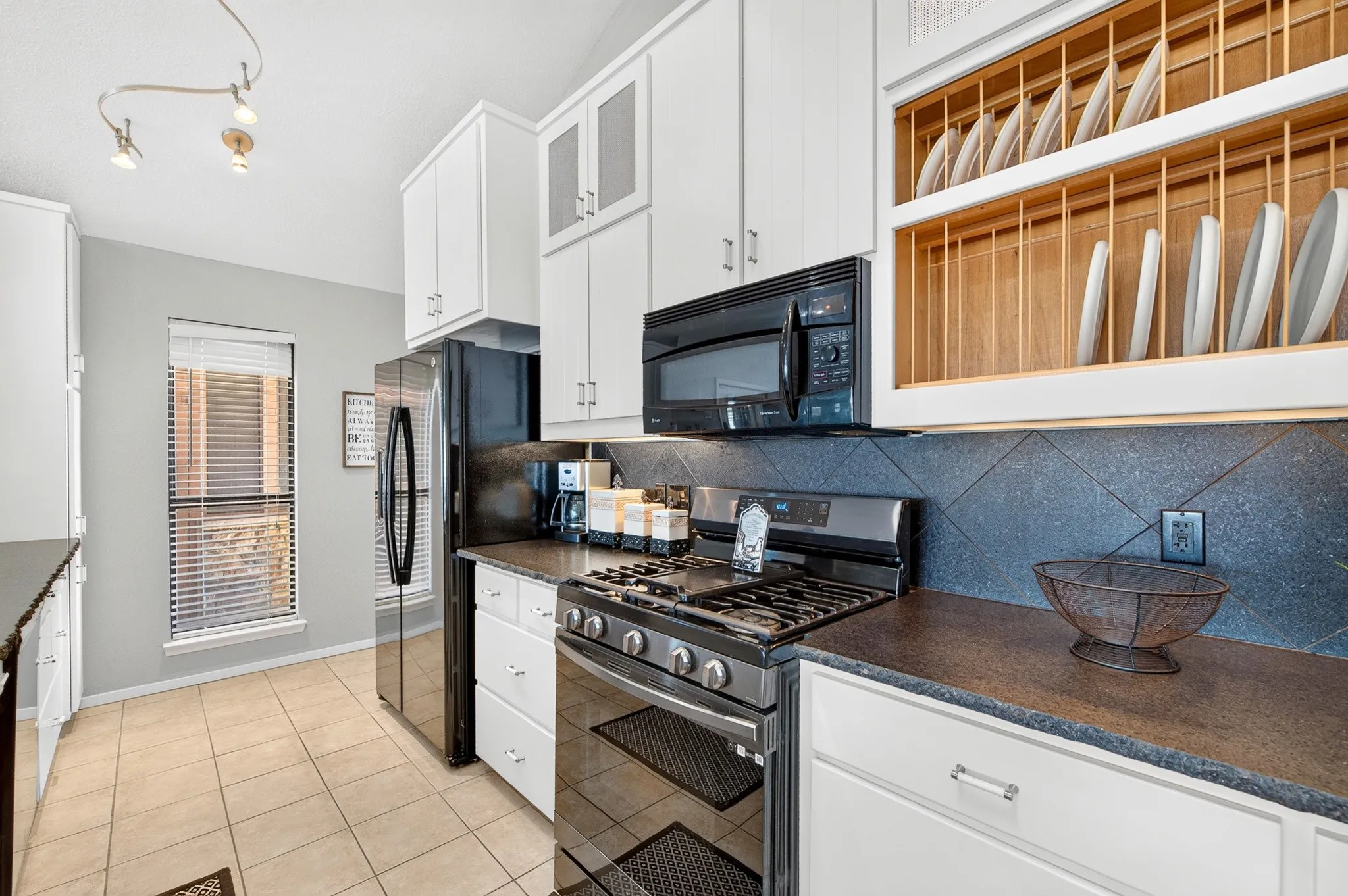 Single Family Residence For Sale in Palo Pinto County , 1004 Standing Cypress, Possum Kingdom Lake, Texas 76449, 4 Bedroom, 4 Bathroom, Garage spaces, 2,335 Sqft, built in 1978, mls#21408253, Real Estate Agent in Possum Kingdom Lake, Homes For Sale in Palo Pinto county, Homes For Sale in Possum Kingdom Lake, Realtor in Possum Kingdom Lake Texas, Real Estate Brokerage Independent Realty Texas, Luminita Cordes Realtor