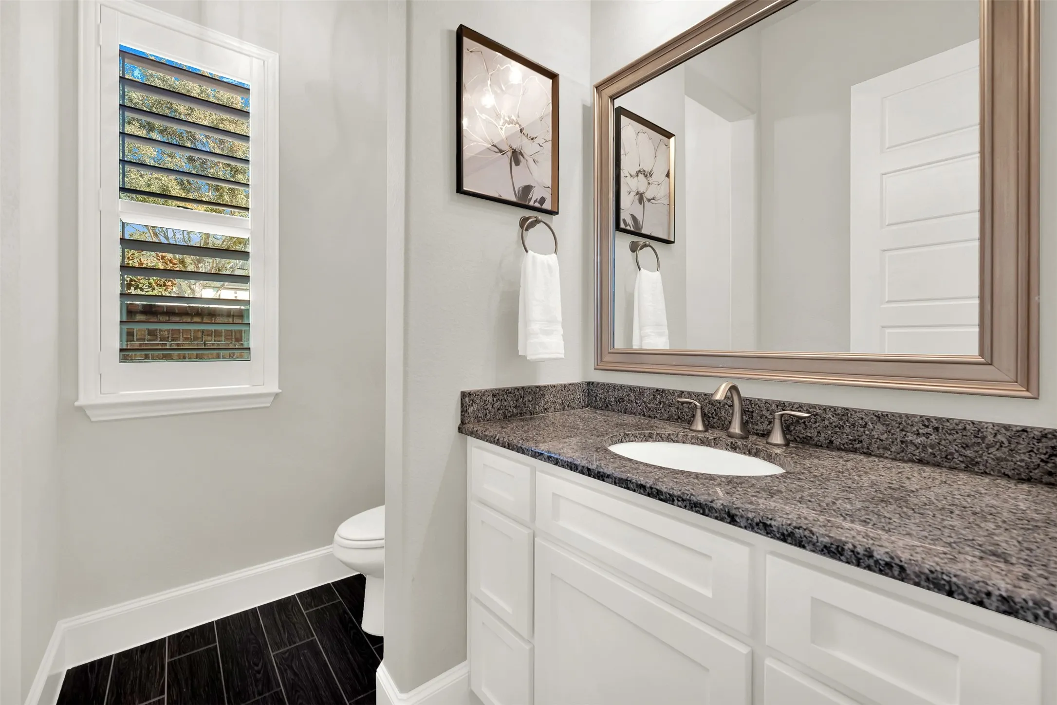 Single Family Residence For Sale in Denton County , 6174 Forefront Avenue, Frisco, Texas 75036, 5 Bedroom, 6 Bathroom, 3 Garage spaces, 4,626 Sqft, built in 2016, mls#21406056, Real Estate Agent in Frisco, Homes For Sale in Denton county, Homes For Sale in Frisco, Realtor in Frisco Texas, Real Estate Brokerage Independent Realty Texas, Luminita Cordes Realtor