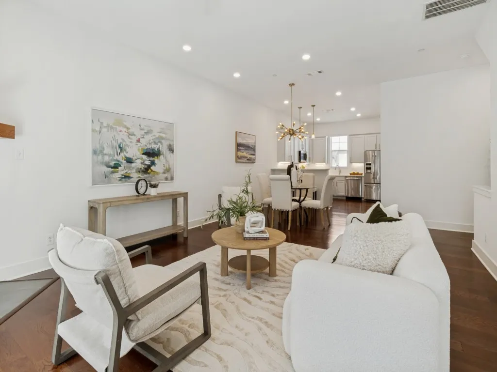 Condominium For Sale in Dallas County , 5743 Prospect Avenue 102, Dallas, Texas 75206, 3 Bedroom, 4 Bathroom, 2 Garage spaces, 1,812 Sqft, built in 2007, mls#21408309, Real Estate Agent in Dallas, Homes For Sale in Dallas county, Homes For Sale in Dallas, Realtor in Dallas Texas, Real Estate Brokerage Independent Realty Texas, Luminita Cordes Realtor