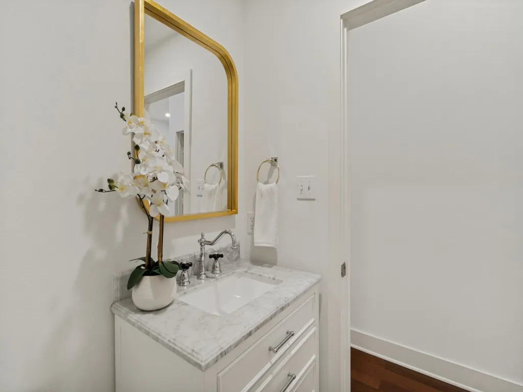 Half bath 2nd floor
