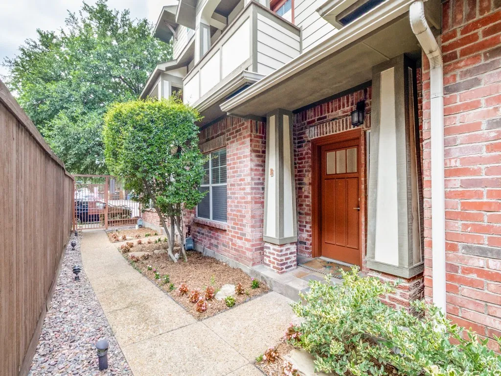Condominium For Sale in Dallas County , 5743 Prospect Avenue 102, Dallas, Texas 75206, 3 Bedroom, 4 Bathroom, 2 Garage spaces, 1,812 Sqft, built in 2007, mls#21408309, Real Estate Agent in Dallas, Homes For Sale in Dallas county, Homes For Sale in Dallas, Realtor in Dallas Texas, Real Estate Brokerage Independent Realty Texas, Luminita Cordes Realtor