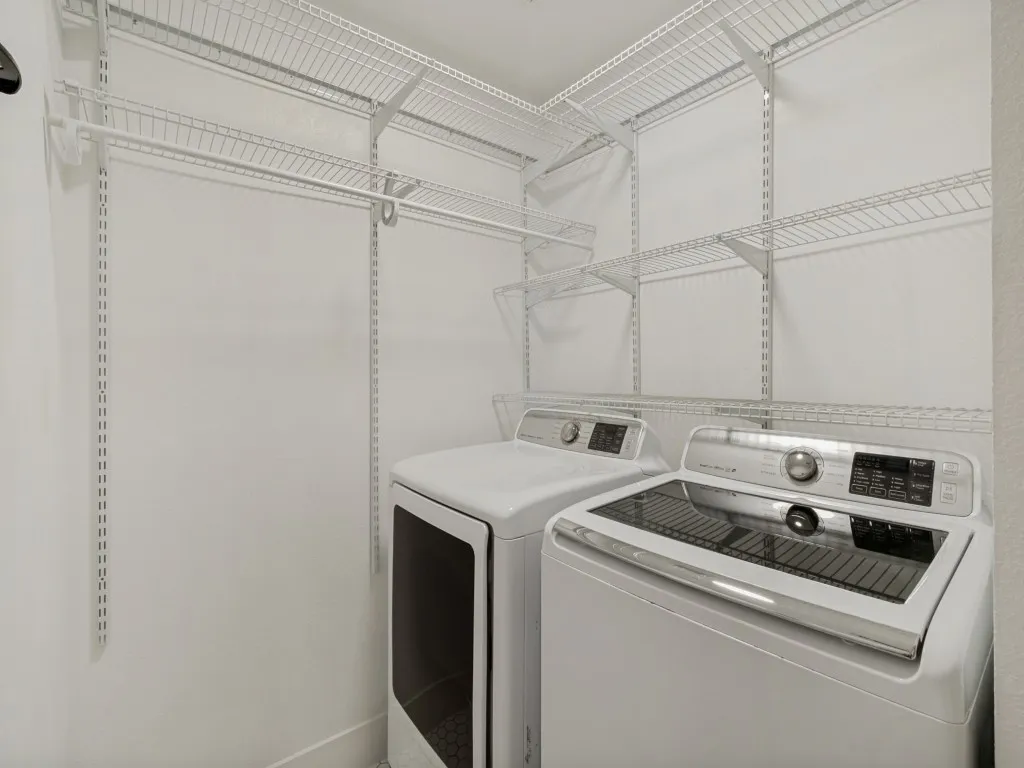 Full size laundry room-washer dryer remain