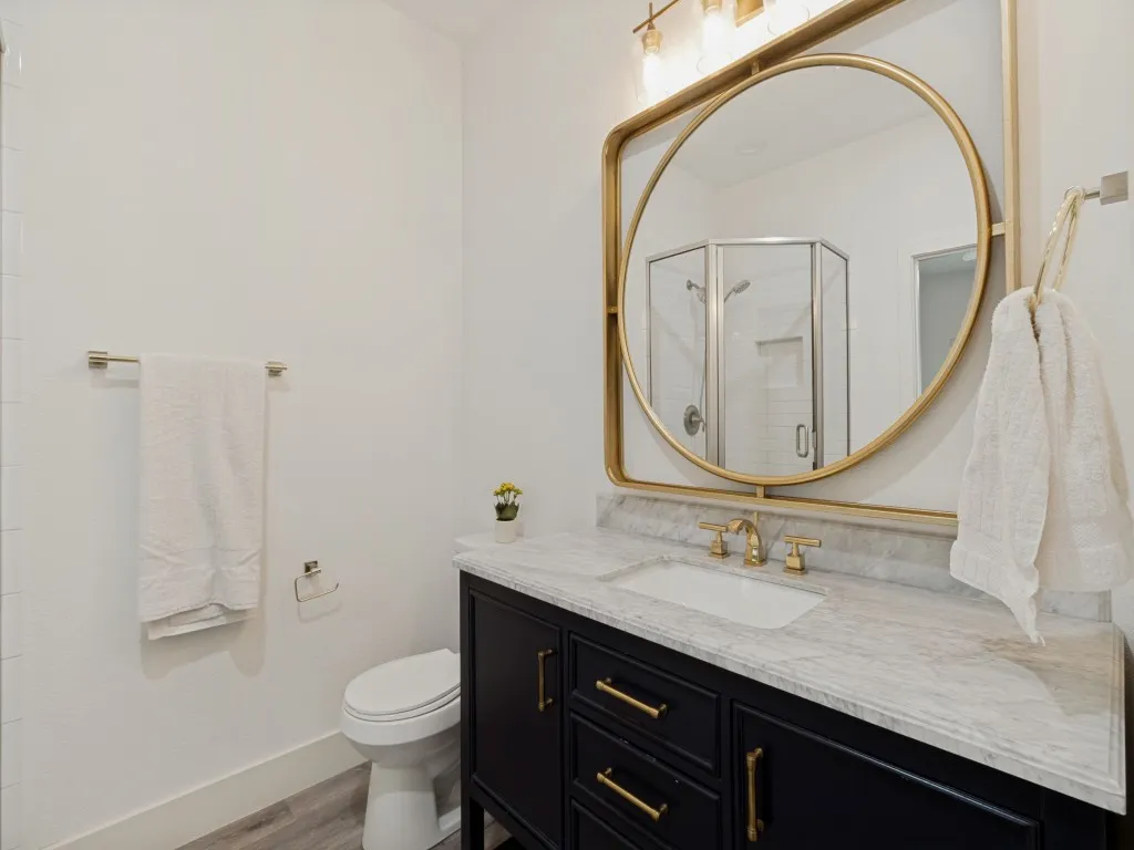 First floor  ensuite bathroom