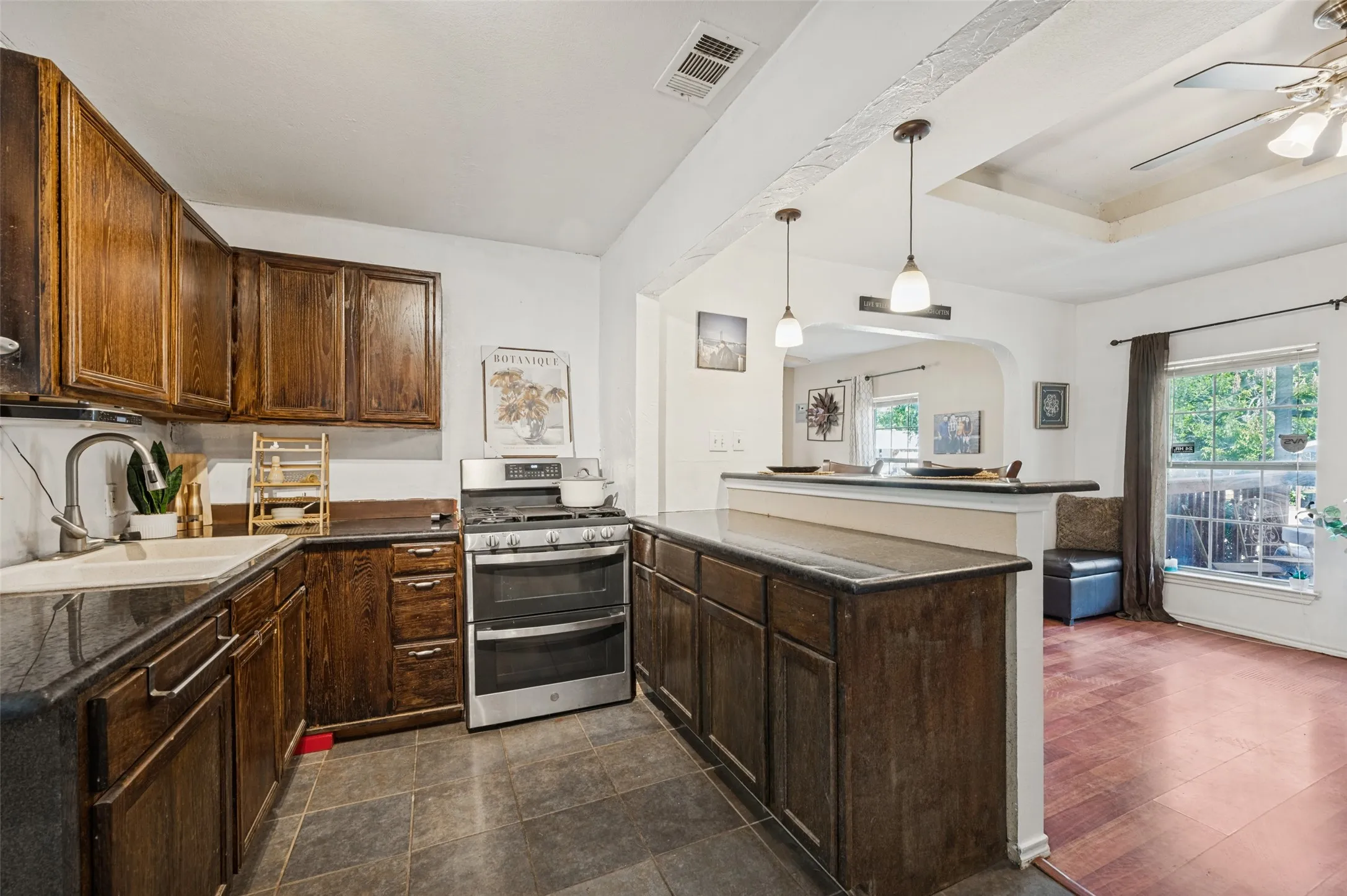 Single Family Residence For Sale in Dallas County , 3117 Johnson Street, Grand Prairie, Texas 75050, 4 Bedroom, 2 Bathroom, 2 Garage spaces, 1,918 Sqft, built in 1950, mls#21407946, Real Estate Agent in Grand Prairie, Homes For Sale in Dallas county, Homes For Sale in Grand Prairie, Realtor in Grand Prairie Texas, Real Estate Brokerage Independent Realty Texas, Luminita Cordes Realtor