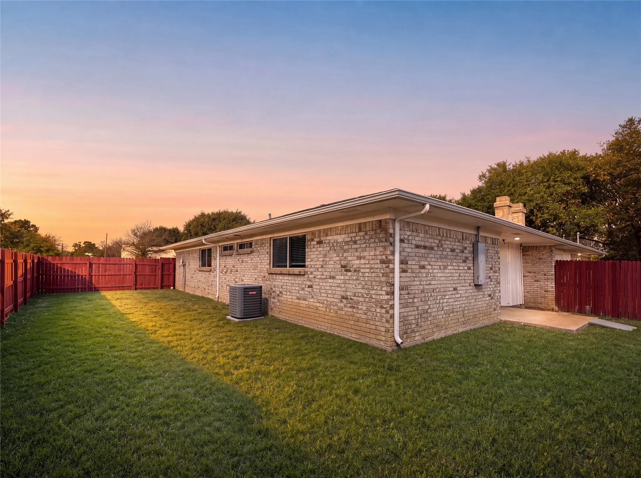 Duplex For Rent in Collin County , 1800 Camelot Cove, Plano, Texas 75074, 3 Bedroom, 2 Bathroom, Garage spaces, 1,522 Sqft, built in 1975, mls#21404829, Real Estate Agent in Plano, Homes For Rent in Collin county, Homes For Rent in Plano, Realtor in Plano Texas, Real Estate Brokerage Independent Realty Texas, Luminita Cordes Realtor