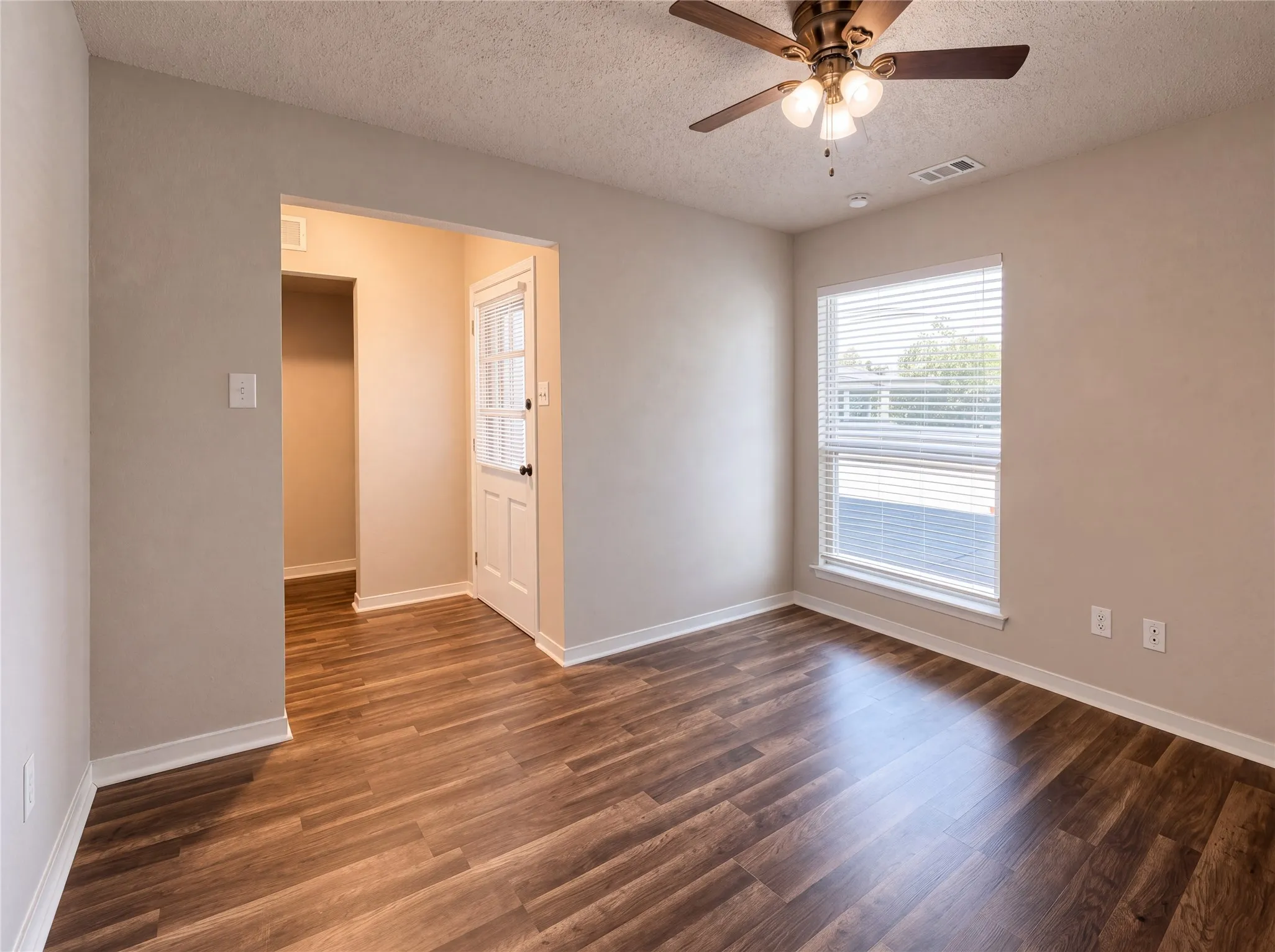 Duplex For Rent in Collin County , 1800 Camelot Cove, Plano, Texas 75074, 3 Bedroom, 2 Bathroom, Garage spaces, 1,522 Sqft, built in 1975, mls#21404829, Real Estate Agent in Plano, Homes For Rent in Collin county, Homes For Rent in Plano, Realtor in Plano Texas, Real Estate Brokerage Independent Realty Texas, Luminita Cordes Realtor
