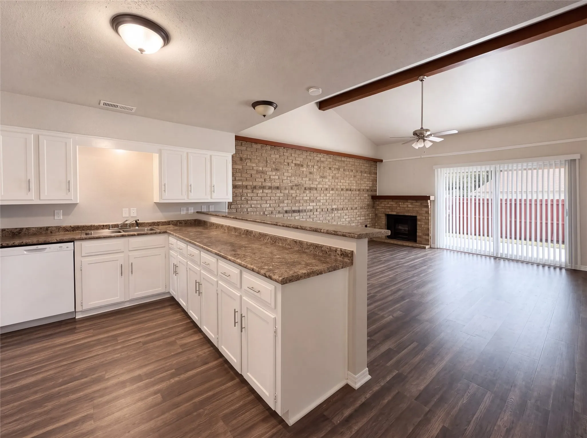 Duplex For Rent in Collin County , 1800 Camelot Cove, Plano, Texas 75074, 3 Bedroom, 2 Bathroom, Garage spaces, 1,522 Sqft, built in 1975, mls#21404829, Real Estate Agent in Plano, Homes For Rent in Collin county, Homes For Rent in Plano, Realtor in Plano Texas, Real Estate Brokerage Independent Realty Texas, Luminita Cordes Realtor