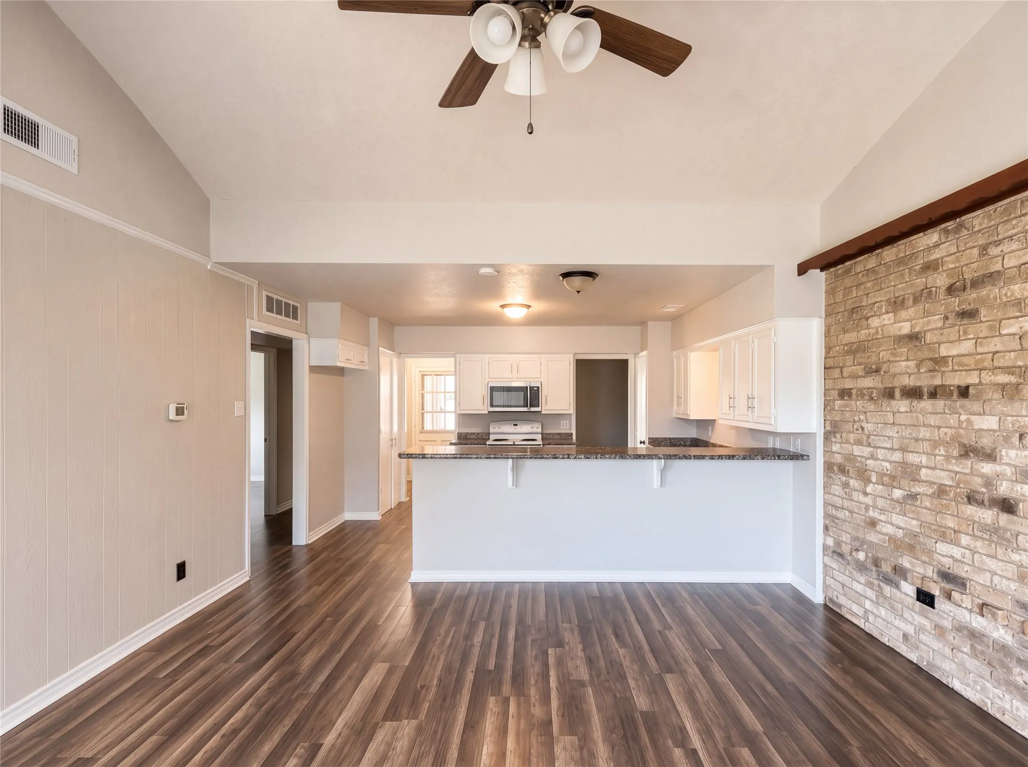 Duplex For Rent in Collin County , 1800 Camelot Cove, Plano, Texas 75074, 3 Bedroom, 2 Bathroom, Garage spaces, 1,522 Sqft, built in 1975, mls#21404829, Real Estate Agent in Plano, Homes For Rent in Collin county, Homes For Rent in Plano, Realtor in Plano Texas, Real Estate Brokerage Independent Realty Texas, Luminita Cordes Realtor