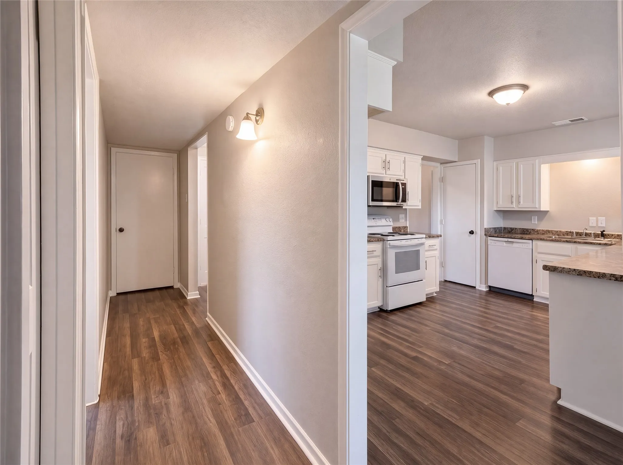Duplex For Rent in Collin County , 1800 Camelot Cove, Plano, Texas 75074, 3 Bedroom, 2 Bathroom, Garage spaces, 1,522 Sqft, built in 1975, mls#21404829, Real Estate Agent in Plano, Homes For Rent in Collin county, Homes For Rent in Plano, Realtor in Plano Texas, Real Estate Brokerage Independent Realty Texas, Luminita Cordes Realtor