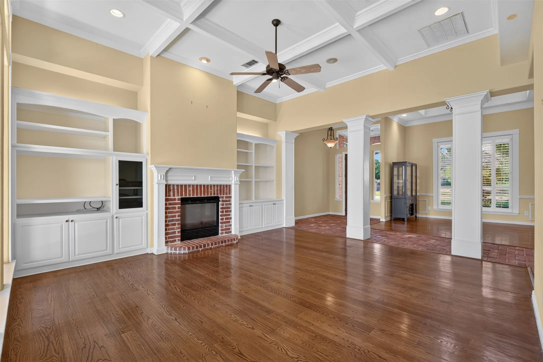 Single Family Residence For Sale in Johnson County , 1601 Bent Creek Drive, Cleburne, Texas 76033, 4 Bedroom, 3 Bathroom, 3 Garage spaces, 2,958 Sqft, built in 2001, mls#21386249, Real Estate Agent in Cleburne, Homes For Sale in Johnson county, Homes For Sale in Cleburne, Realtor in Cleburne Texas, Real Estate Brokerage Independent Realty Texas, Luminita Cordes Realtor
