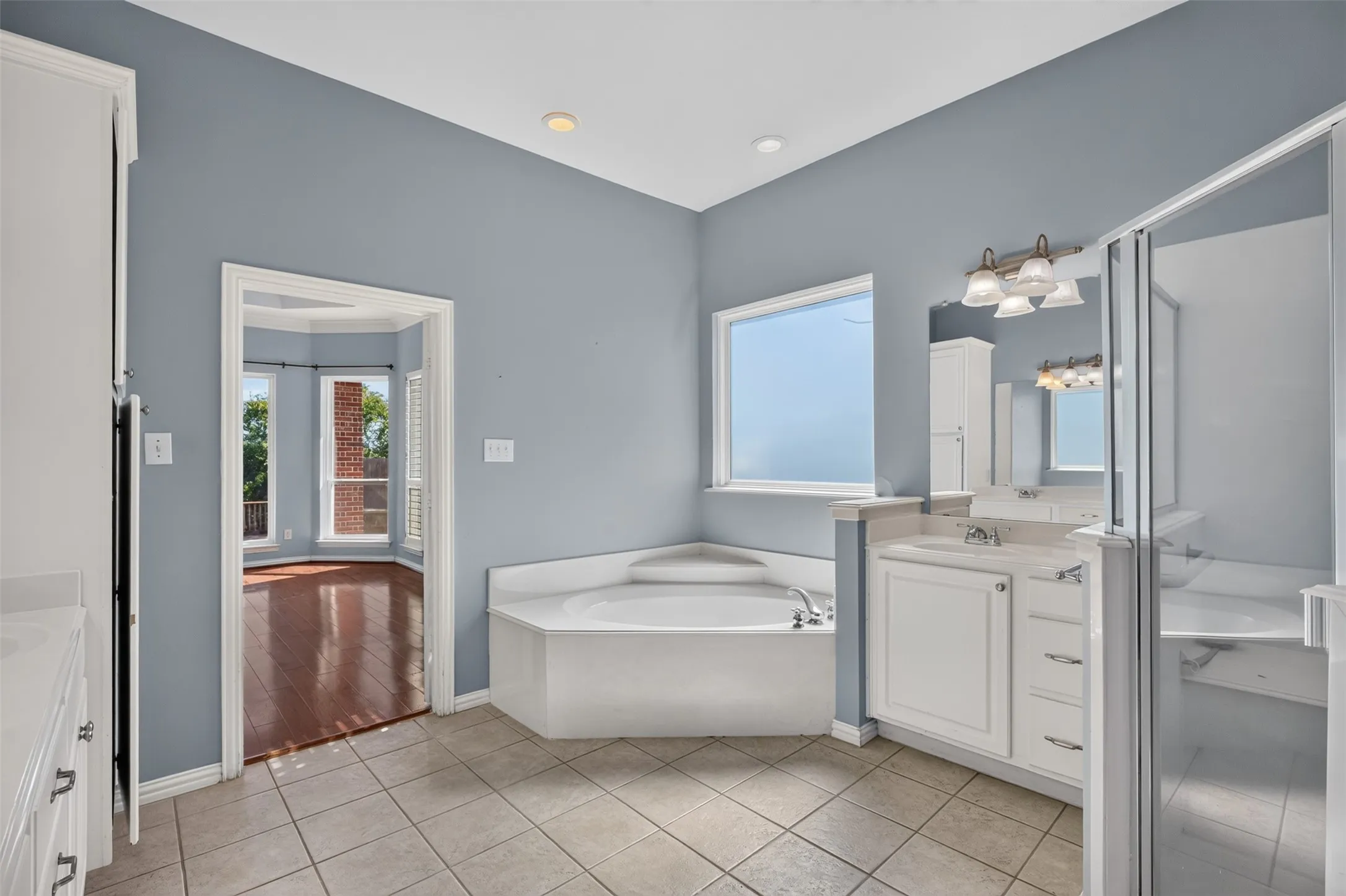 Single Family Residence For Sale in Johnson County , 1601 Bent Creek Drive, Cleburne, Texas 76033, 4 Bedroom, 3 Bathroom, 3 Garage spaces, 2,958 Sqft, built in 2001, mls#21386249, Real Estate Agent in Cleburne, Homes For Sale in Johnson county, Homes For Sale in Cleburne, Realtor in Cleburne Texas, Real Estate Brokerage Independent Realty Texas, Luminita Cordes Realtor