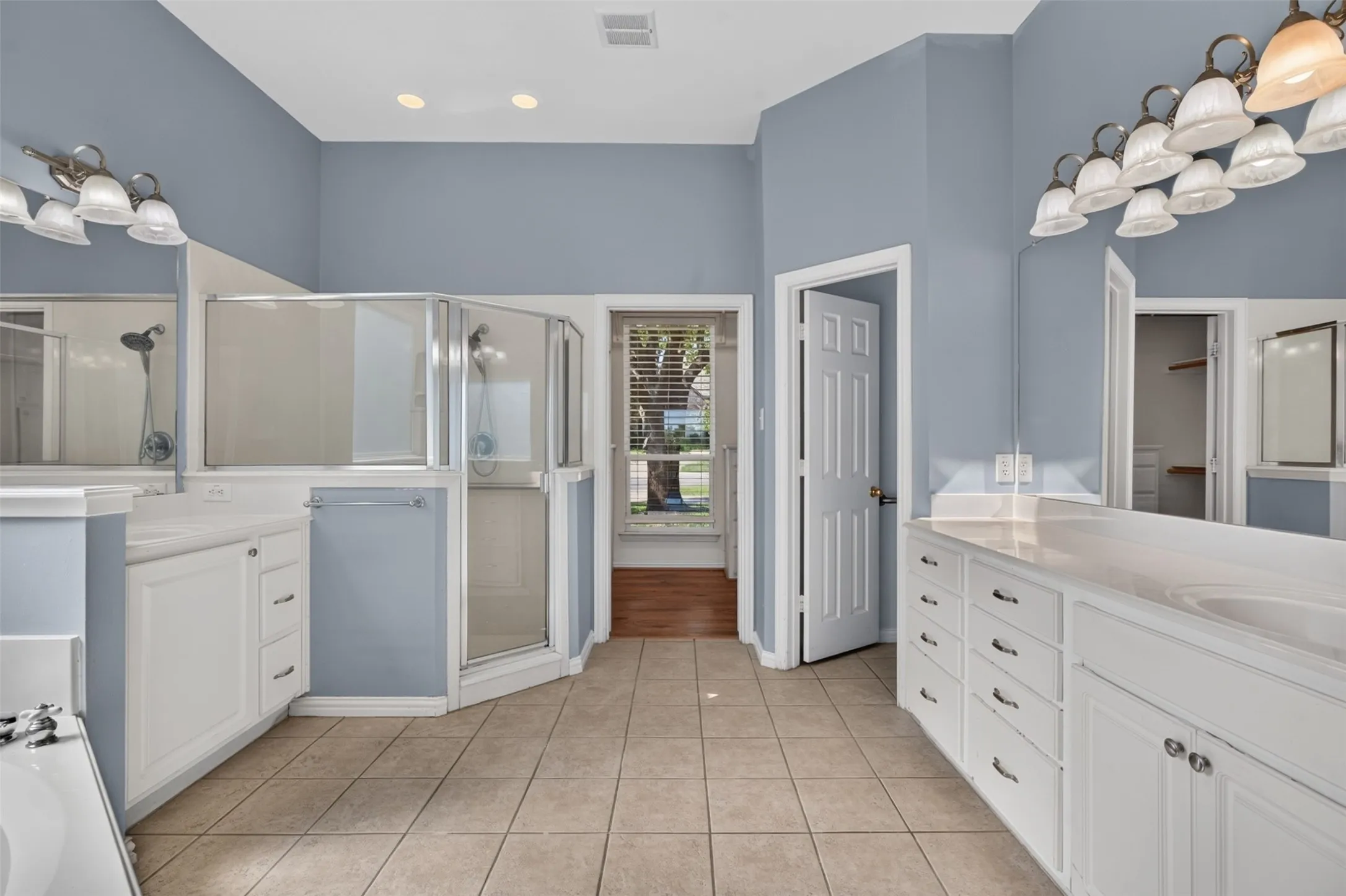 Single Family Residence For Sale in Johnson County , 1601 Bent Creek Drive, Cleburne, Texas 76033, 4 Bedroom, 3 Bathroom, 3 Garage spaces, 2,958 Sqft, built in 2001, mls#21386249, Real Estate Agent in Cleburne, Homes For Sale in Johnson county, Homes For Sale in Cleburne, Realtor in Cleburne Texas, Real Estate Brokerage Independent Realty Texas, Luminita Cordes Realtor