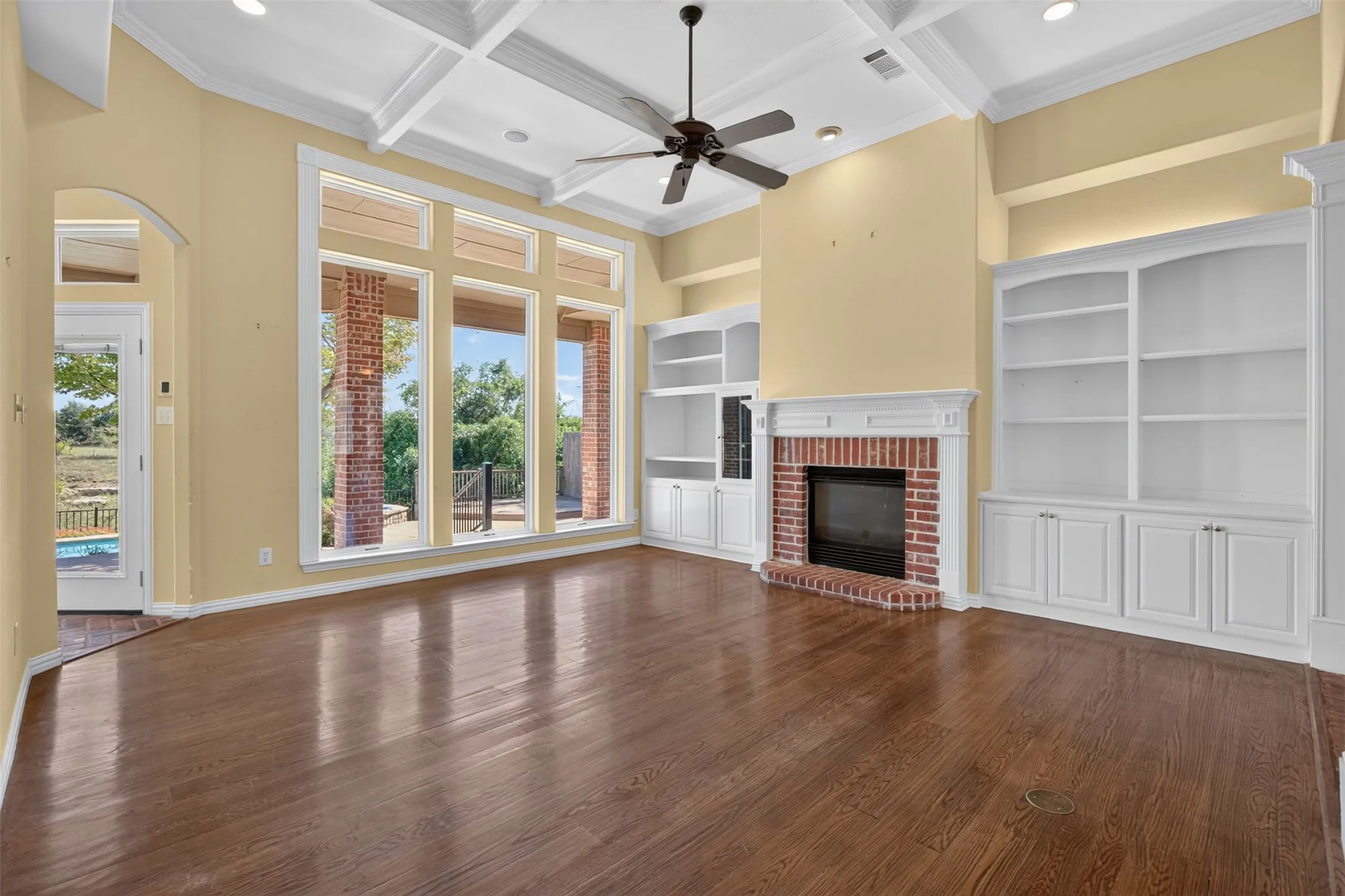Single Family Residence For Sale in Johnson County , 1601 Bent Creek Drive, Cleburne, Texas 76033, 4 Bedroom, 3 Bathroom, 3 Garage spaces, 2,958 Sqft, built in 2001, mls#21386249, Real Estate Agent in Cleburne, Homes For Sale in Johnson county, Homes For Sale in Cleburne, Realtor in Cleburne Texas, Real Estate Brokerage Independent Realty Texas, Luminita Cordes Realtor