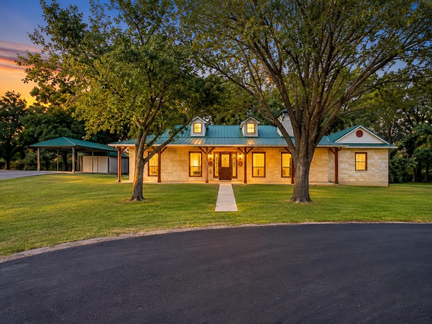 Single Family Residence For Sale in Johnson County , 6201 E Fm 4, Grandview, Texas 76050, 3 Bedroom, 2 Bathroom, 3 Garage spaces, 2,203 Sqft, built in 2001, mls#21406443, Real Estate Agent in Grandview, Homes For Sale in Johnson county, Homes For Sale in Grandview, Realtor in Grandview Texas, Real Estate Brokerage Independent Realty Texas, Luminita Cordes Realtor