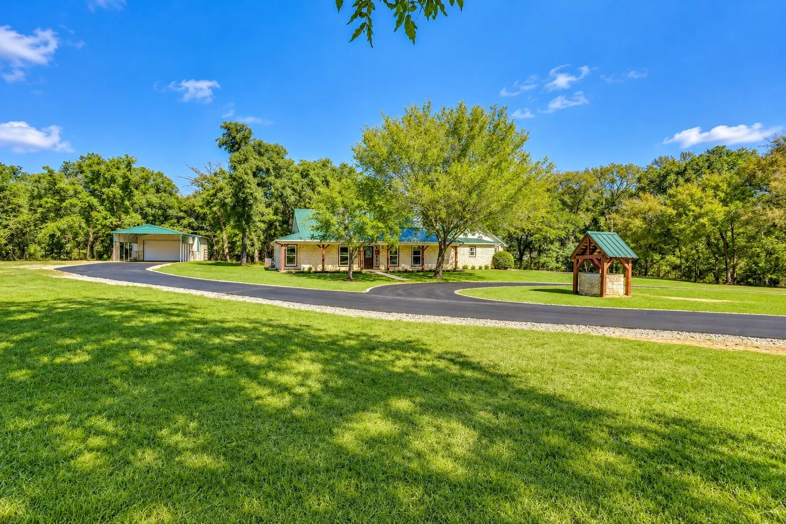 Paved circle driveway for ample parking!
