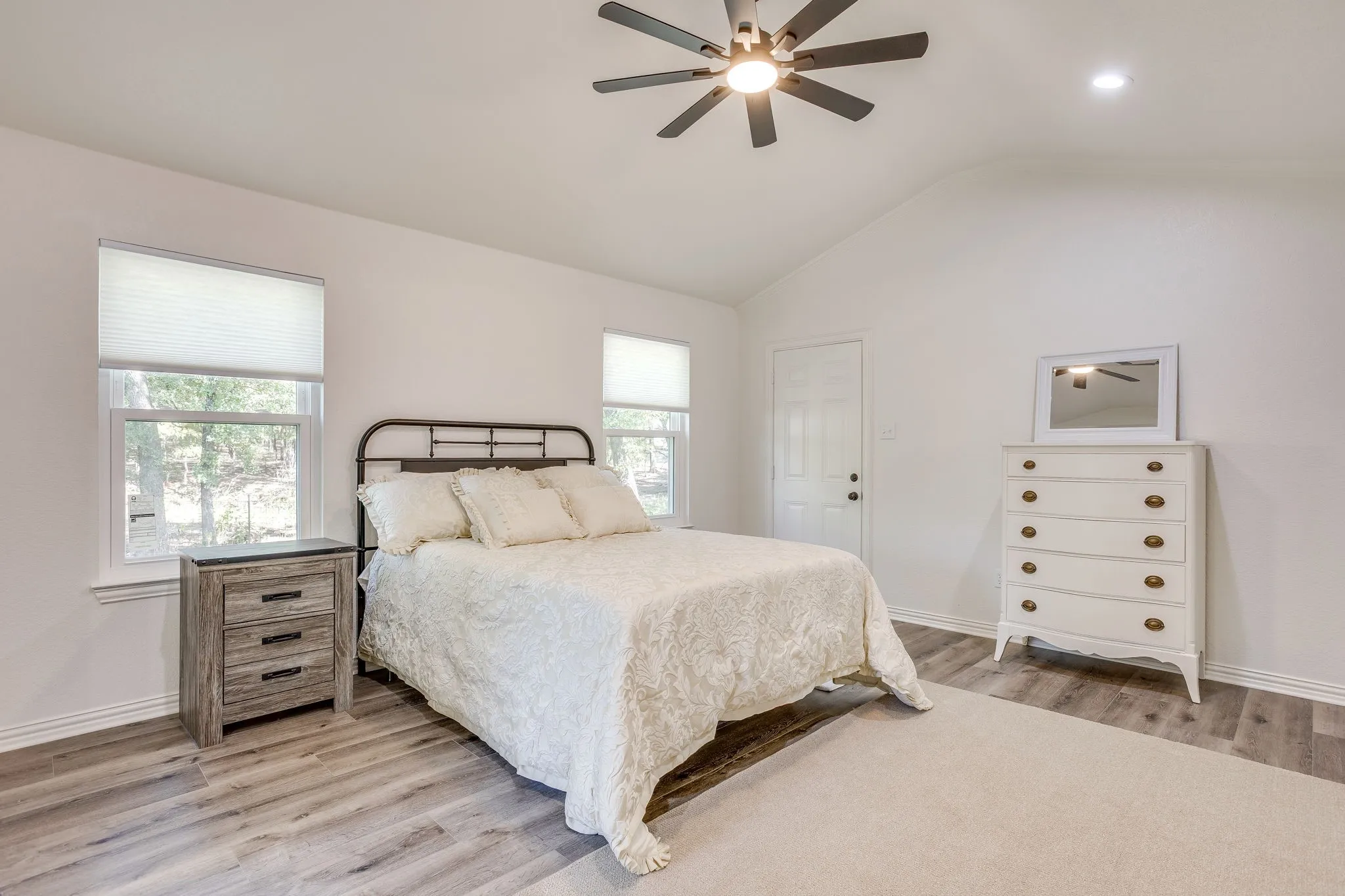 Single Family Residence For Sale in Johnson County , 6201 E Fm 4, Grandview, Texas 76050, 3 Bedroom, 2 Bathroom, 3 Garage spaces, 2,203 Sqft, built in 2001, mls#21406443, Real Estate Agent in Grandview, Homes For Sale in Johnson county, Homes For Sale in Grandview, Realtor in Grandview Texas, Real Estate Brokerage Independent Realty Texas, Luminita Cordes Realtor