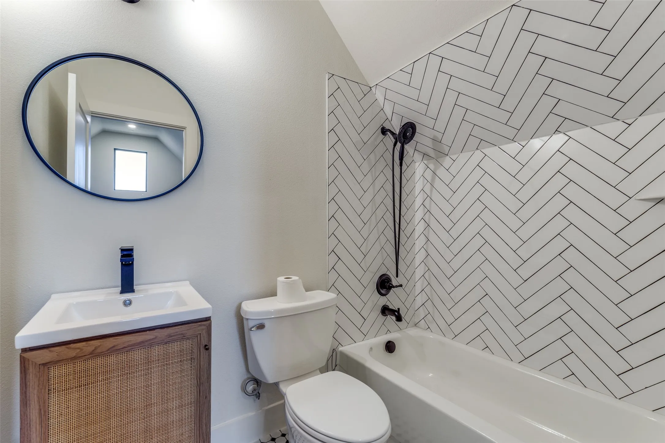 Single Family Residence For Rent in Dallas County , 5441 Sewanee Avenue, Highland Park, Texas 75205, 4 Bedroom, 5 Bathroom, 2 Garage spaces, 5,003 Sqft, built in 2024, mls#21408316, Real Estate Agent in Highland Park, Homes For Rent in Dallas county, Homes For Rent in Highland Park, Realtor in Highland Park Texas, Real Estate Brokerage Independent Realty Texas, Luminita Cordes Realtor