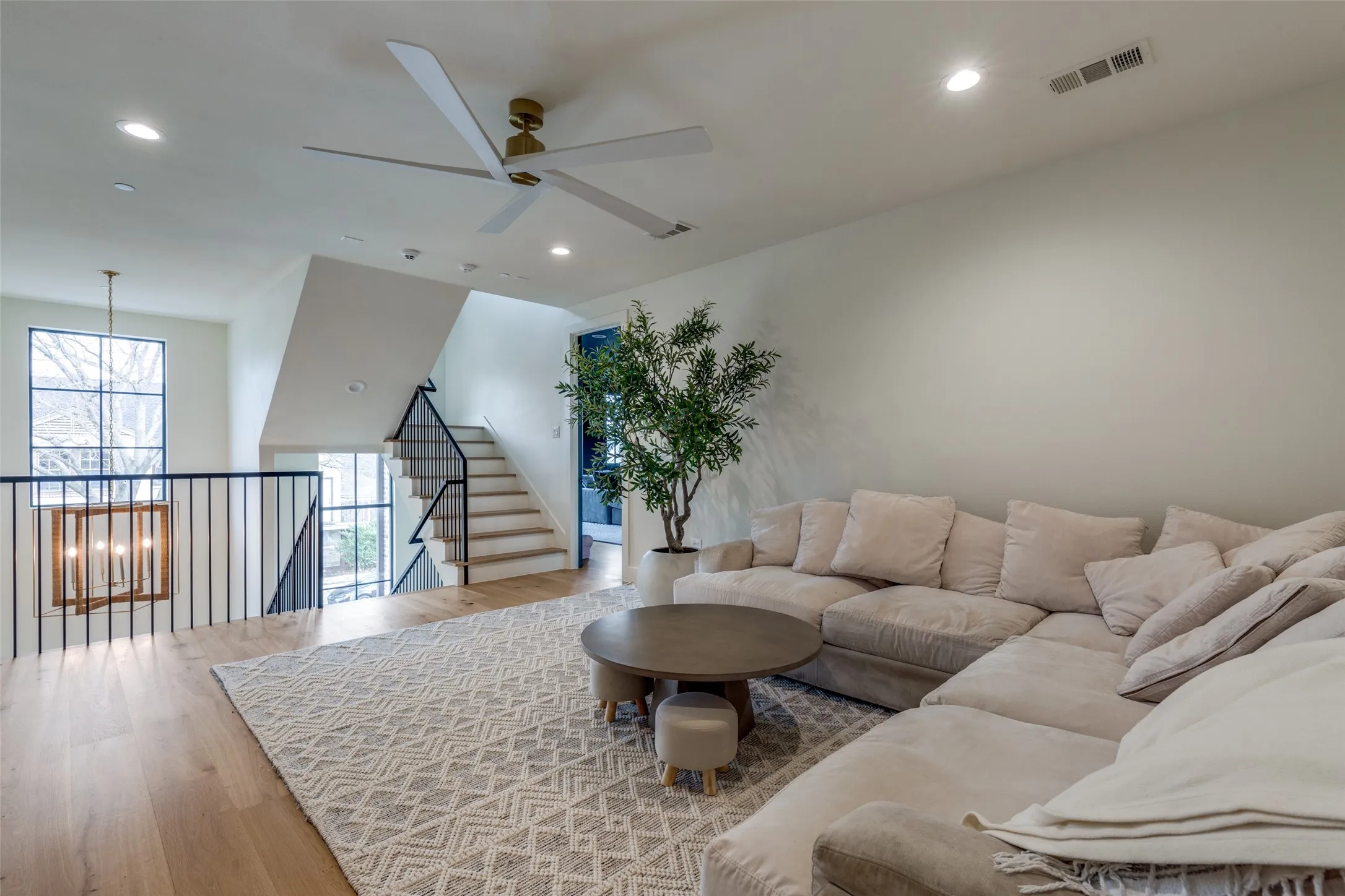Single Family Residence For Rent in Dallas County , 5441 Sewanee Avenue, Highland Park, Texas 75205, 4 Bedroom, 5 Bathroom, 2 Garage spaces, 5,003 Sqft, built in 2024, mls#21408316, Real Estate Agent in Highland Park, Homes For Rent in Dallas county, Homes For Rent in Highland Park, Realtor in Highland Park Texas, Real Estate Brokerage Independent Realty Texas, Luminita Cordes Realtor