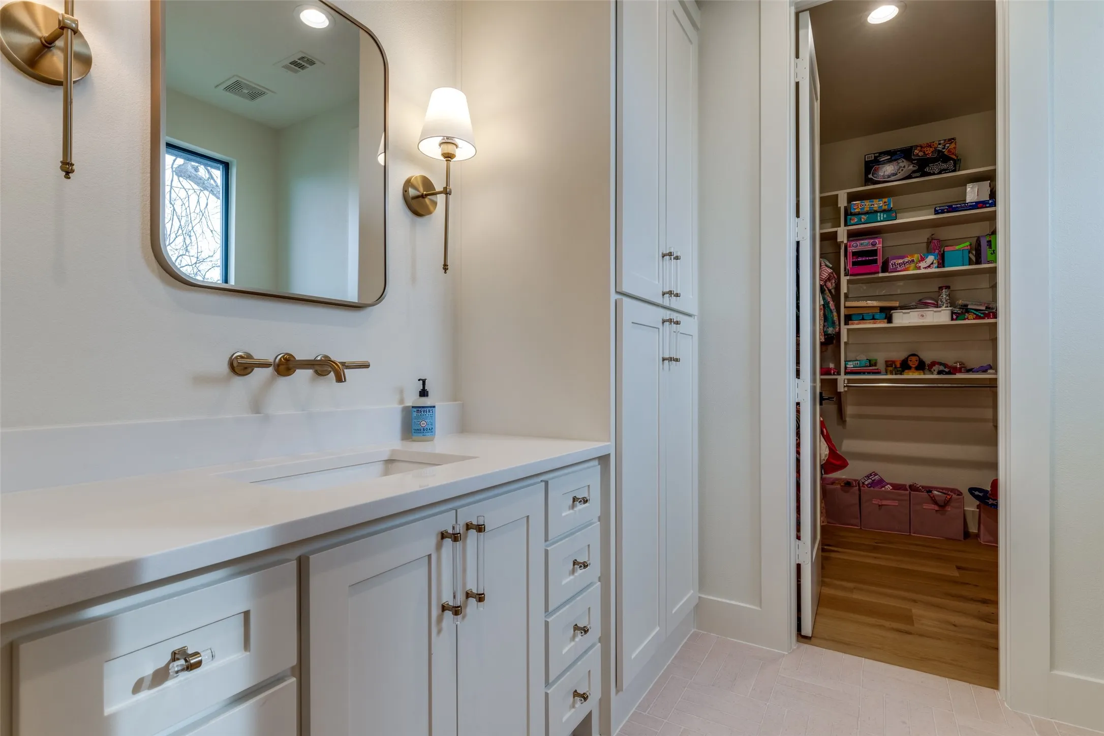 Single Family Residence For Rent in Dallas County , 5441 Sewanee Avenue, Highland Park, Texas 75205, 4 Bedroom, 5 Bathroom, 2 Garage spaces, 5,003 Sqft, built in 2024, mls#21408316, Real Estate Agent in Highland Park, Homes For Rent in Dallas county, Homes For Rent in Highland Park, Realtor in Highland Park Texas, Real Estate Brokerage Independent Realty Texas, Luminita Cordes Realtor