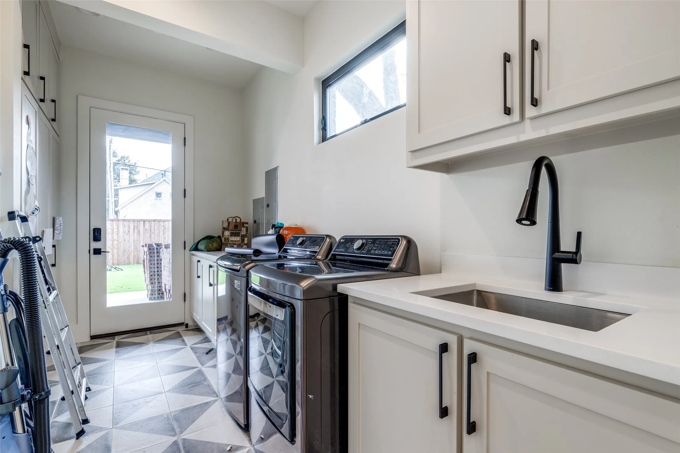 Single Family Residence For Rent in Dallas County , 5441 Sewanee Avenue, Highland Park, Texas 75205, 4 Bedroom, 5 Bathroom, 2 Garage spaces, 5,003 Sqft, built in 2024, mls#21408316, Real Estate Agent in Highland Park, Homes For Rent in Dallas county, Homes For Rent in Highland Park, Realtor in Highland Park Texas, Real Estate Brokerage Independent Realty Texas, Luminita Cordes Realtor