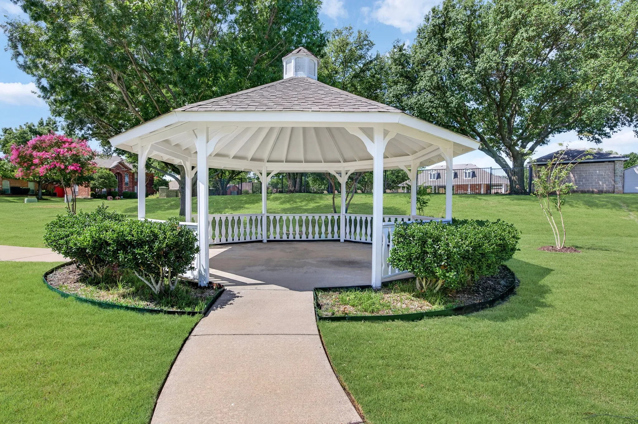 Single Family Residence For Rent in Collin County , 10906 Ascot Drive, Frisco, Texas 75033, 5 Bedroom, 3 Bathroom, 2 Garage spaces, 3,147 Sqft, built in 2006, mls#21408320, Real Estate Agent in Frisco, Homes For Rent in Collin county, Homes For Rent in Frisco, Realtor in Frisco Texas, Real Estate Brokerage Independent Realty Texas, Luminita Cordes Realtor