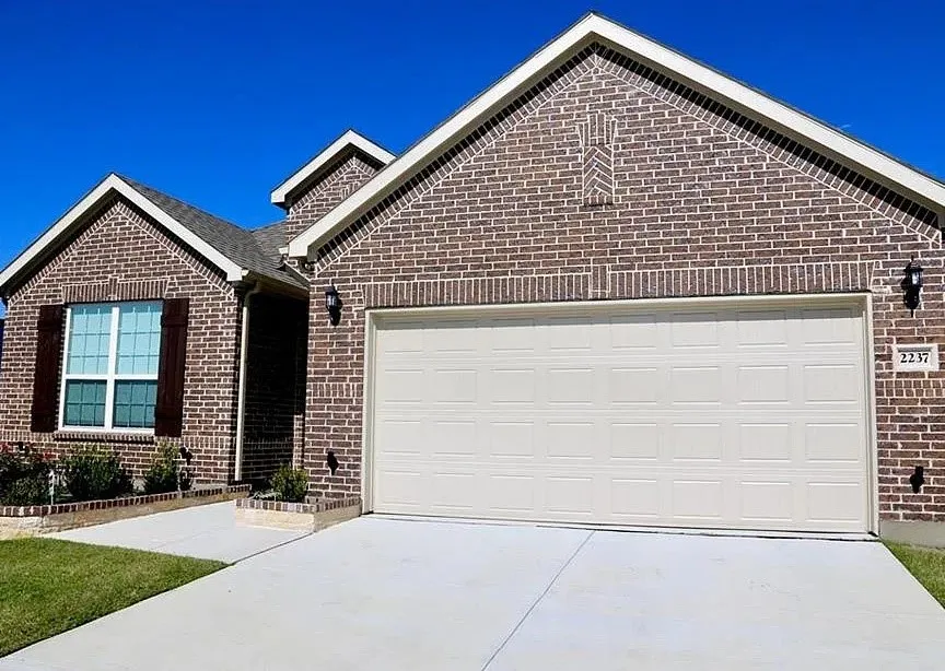 Single Family Residence For Rent in Denton County , 2237 Candler Club Way, Little Elm, Texas 75068, 4 Bedroom, 3 Bathroom, 2 Garage spaces, 3,002 Sqft, built in 2017, mls#21408275, Real Estate Agent in Little Elm, Homes For Rent in Denton county, Homes For Rent in Little Elm, Realtor in Little Elm Texas, Real Estate Brokerage Independent Realty Texas, Luminita Cordes Realtor