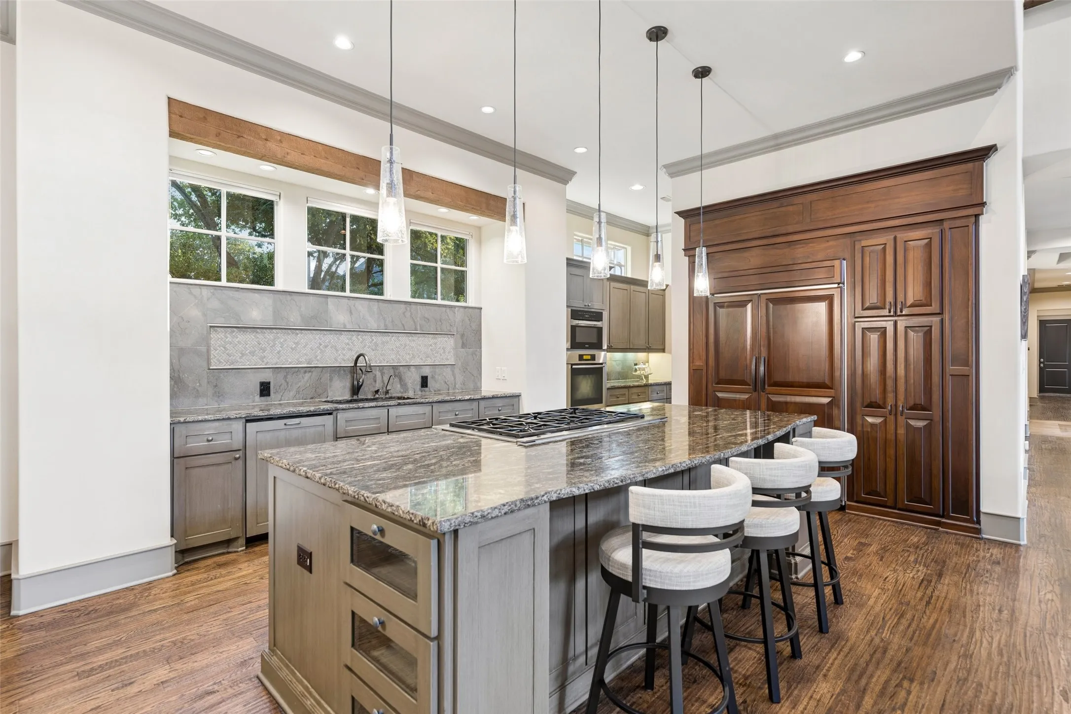 High-end stainless steel double ovens make entertaining easy.