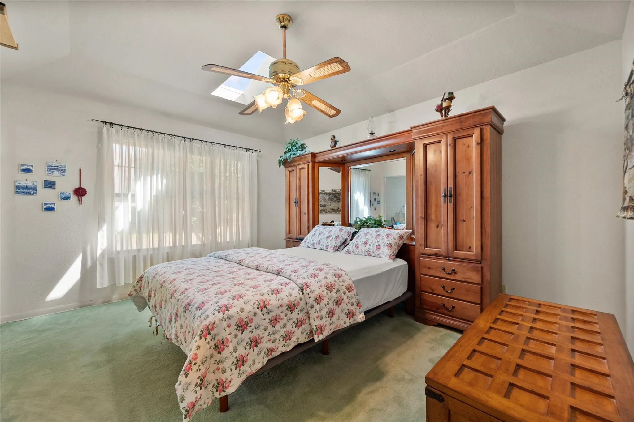 Vaulted ceiling with skylight