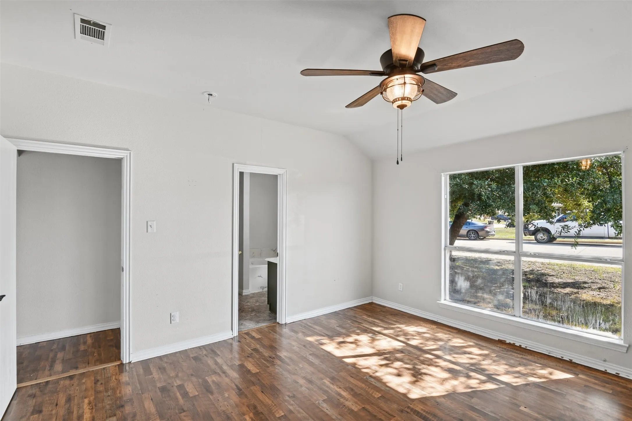 Single Family Residence For Sale in Kaufman County , 115 Angelina Drive, Crandall, Texas 75114, 5 Bedroom, 2 Bathroom, 2 Garage spaces, 1,881 Sqft, built in 2002, mls#21399676, Real Estate Agent in Crandall, Homes For Sale in Kaufman county, Homes For Sale in Crandall, Realtor in Crandall Texas, Real Estate Brokerage Independent Realty Texas, Luminita Cordes Realtor