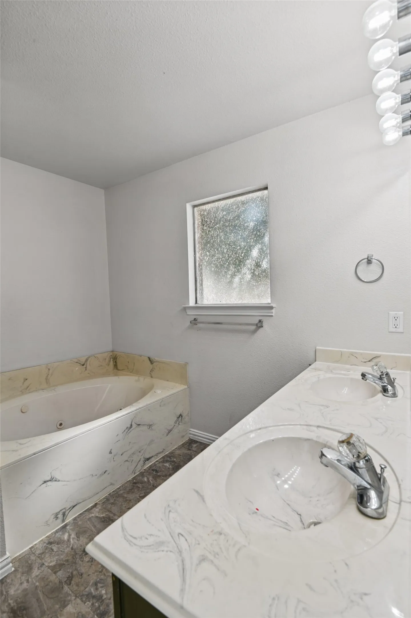 Single Family Residence For Sale in Kaufman County , 115 Angelina Drive, Crandall, Texas 75114, 5 Bedroom, 2 Bathroom, 2 Garage spaces, 1,881 Sqft, built in 2002, mls#21399676, Real Estate Agent in Crandall, Homes For Sale in Kaufman county, Homes For Sale in Crandall, Realtor in Crandall Texas, Real Estate Brokerage Independent Realty Texas, Luminita Cordes Realtor