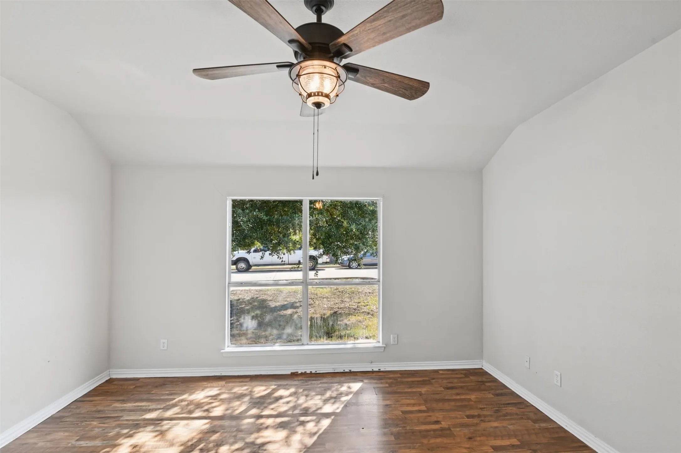Single Family Residence For Sale in Kaufman County , 115 Angelina Drive, Crandall, Texas 75114, 5 Bedroom, 2 Bathroom, 2 Garage spaces, 1,881 Sqft, built in 2002, mls#21399676, Real Estate Agent in Crandall, Homes For Sale in Kaufman county, Homes For Sale in Crandall, Realtor in Crandall Texas, Real Estate Brokerage Independent Realty Texas, Luminita Cordes Realtor