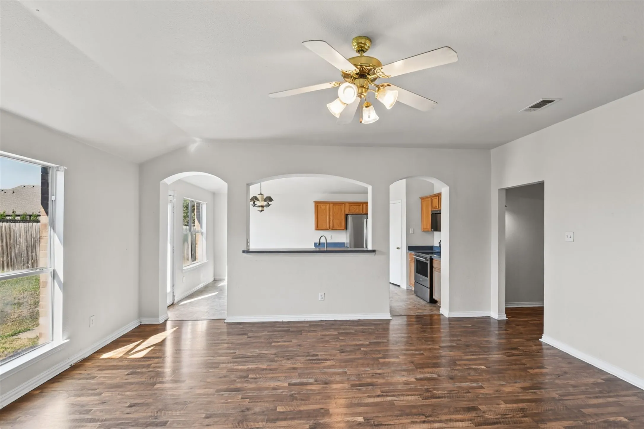 Single Family Residence For Sale in Kaufman County , 115 Angelina Drive, Crandall, Texas 75114, 5 Bedroom, 2 Bathroom, 2 Garage spaces, 1,881 Sqft, built in 2002, mls#21399676, Real Estate Agent in Crandall, Homes For Sale in Kaufman county, Homes For Sale in Crandall, Realtor in Crandall Texas, Real Estate Brokerage Independent Realty Texas, Luminita Cordes Realtor