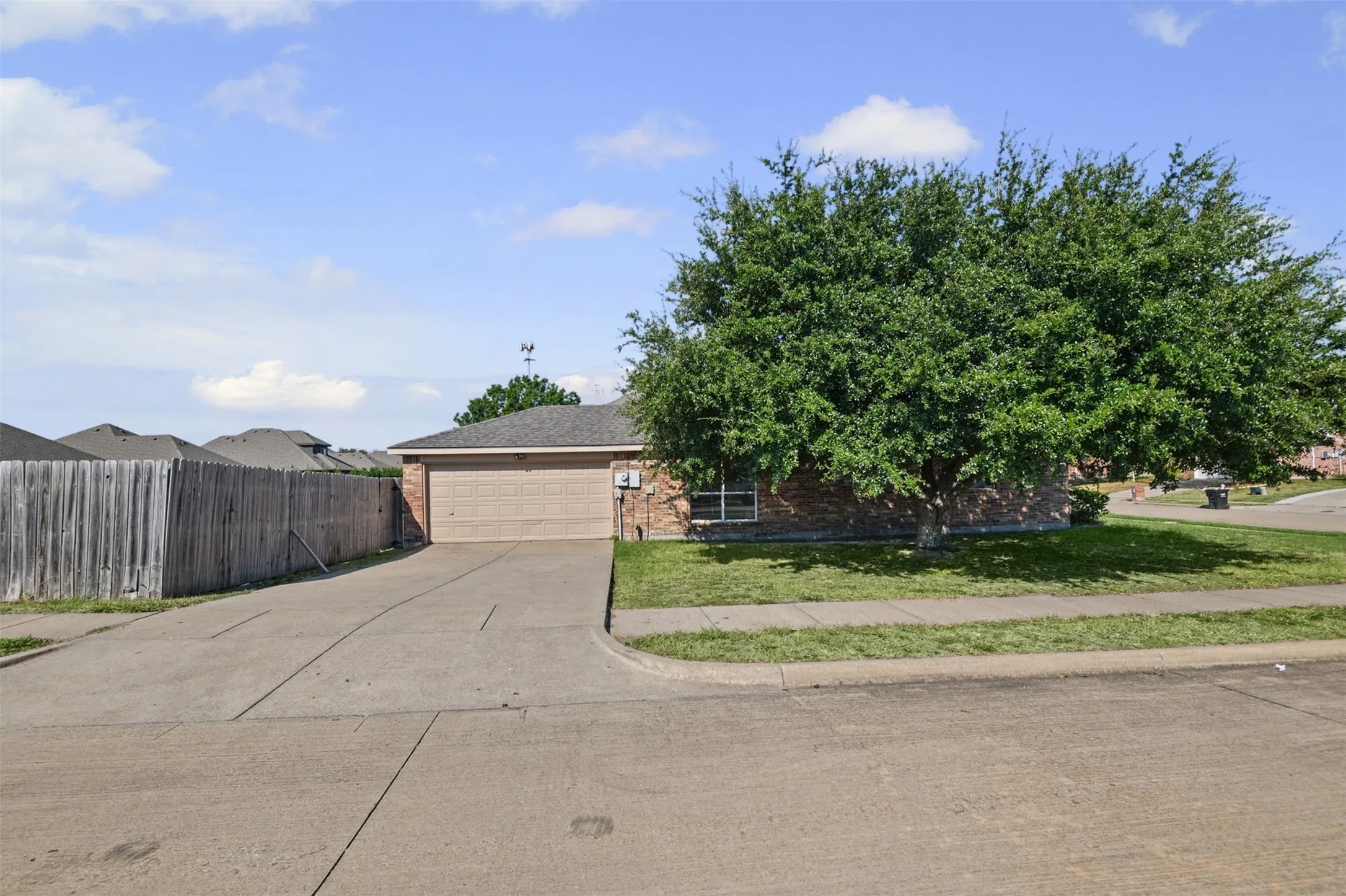 Single Family Residence For Sale in Kaufman County , 115 Angelina Drive, Crandall, Texas 75114, 5 Bedroom, 2 Bathroom, 2 Garage spaces, 1,881 Sqft, built in 2002, mls#21399676, Real Estate Agent in Crandall, Homes For Sale in Kaufman county, Homes For Sale in Crandall, Realtor in Crandall Texas, Real Estate Brokerage Independent Realty Texas, Luminita Cordes Realtor