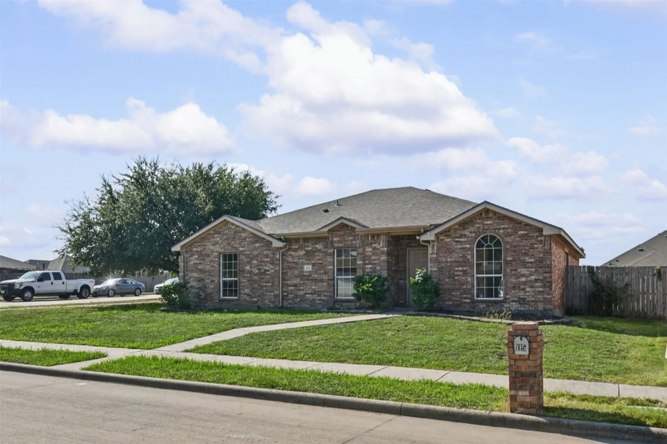 Single Family Residence For Sale in Kaufman County , 115 Angelina Drive, Crandall, Texas 75114, 5 Bedroom, 2 Bathroom, 2 Garage spaces, 1,881 Sqft, built in 2002, mls#21399676, Real Estate Agent in Crandall, Homes For Sale in Kaufman county, Homes For Sale in Crandall, Realtor in Crandall Texas, Real Estate Brokerage Independent Realty Texas, Luminita Cordes Realtor