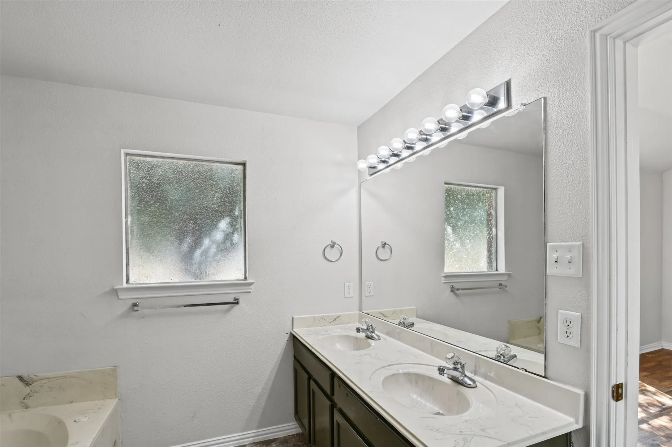 Single Family Residence For Sale in Kaufman County , 115 Angelina Drive, Crandall, Texas 75114, 5 Bedroom, 2 Bathroom, 2 Garage spaces, 1,881 Sqft, built in 2002, mls#21399676, Real Estate Agent in Crandall, Homes For Sale in Kaufman county, Homes For Sale in Crandall, Realtor in Crandall Texas, Real Estate Brokerage Independent Realty Texas, Luminita Cordes Realtor