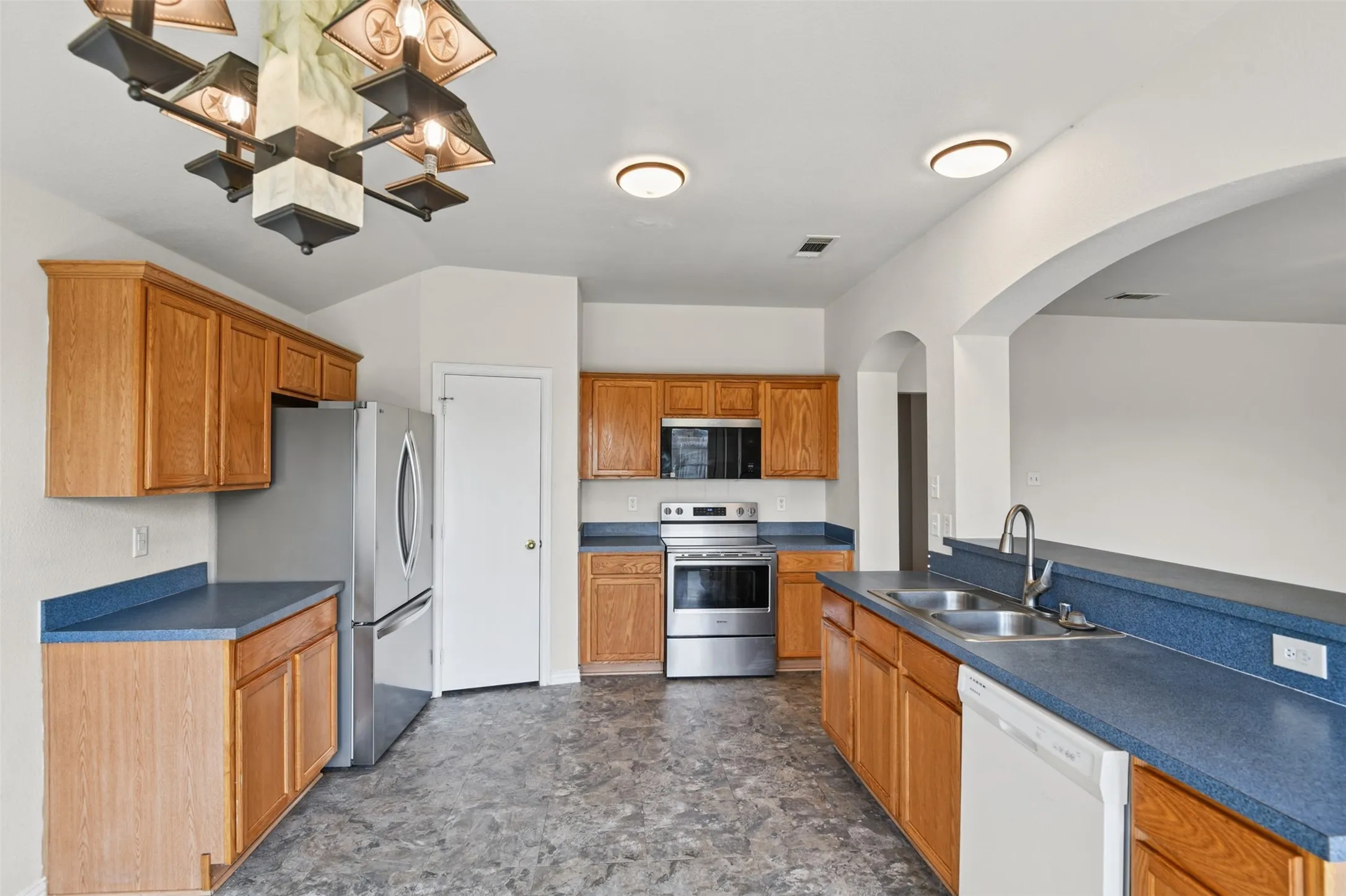 Single Family Residence For Sale in Kaufman County , 115 Angelina Drive, Crandall, Texas 75114, 5 Bedroom, 2 Bathroom, 2 Garage spaces, 1,881 Sqft, built in 2002, mls#21399676, Real Estate Agent in Crandall, Homes For Sale in Kaufman county, Homes For Sale in Crandall, Realtor in Crandall Texas, Real Estate Brokerage Independent Realty Texas, Luminita Cordes Realtor