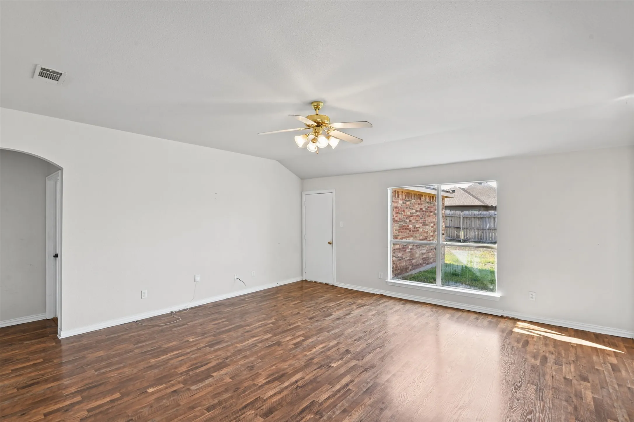 Single Family Residence For Sale in Kaufman County , 115 Angelina Drive, Crandall, Texas 75114, 5 Bedroom, 2 Bathroom, 2 Garage spaces, 1,881 Sqft, built in 2002, mls#21399676, Real Estate Agent in Crandall, Homes For Sale in Kaufman county, Homes For Sale in Crandall, Realtor in Crandall Texas, Real Estate Brokerage Independent Realty Texas, Luminita Cordes Realtor