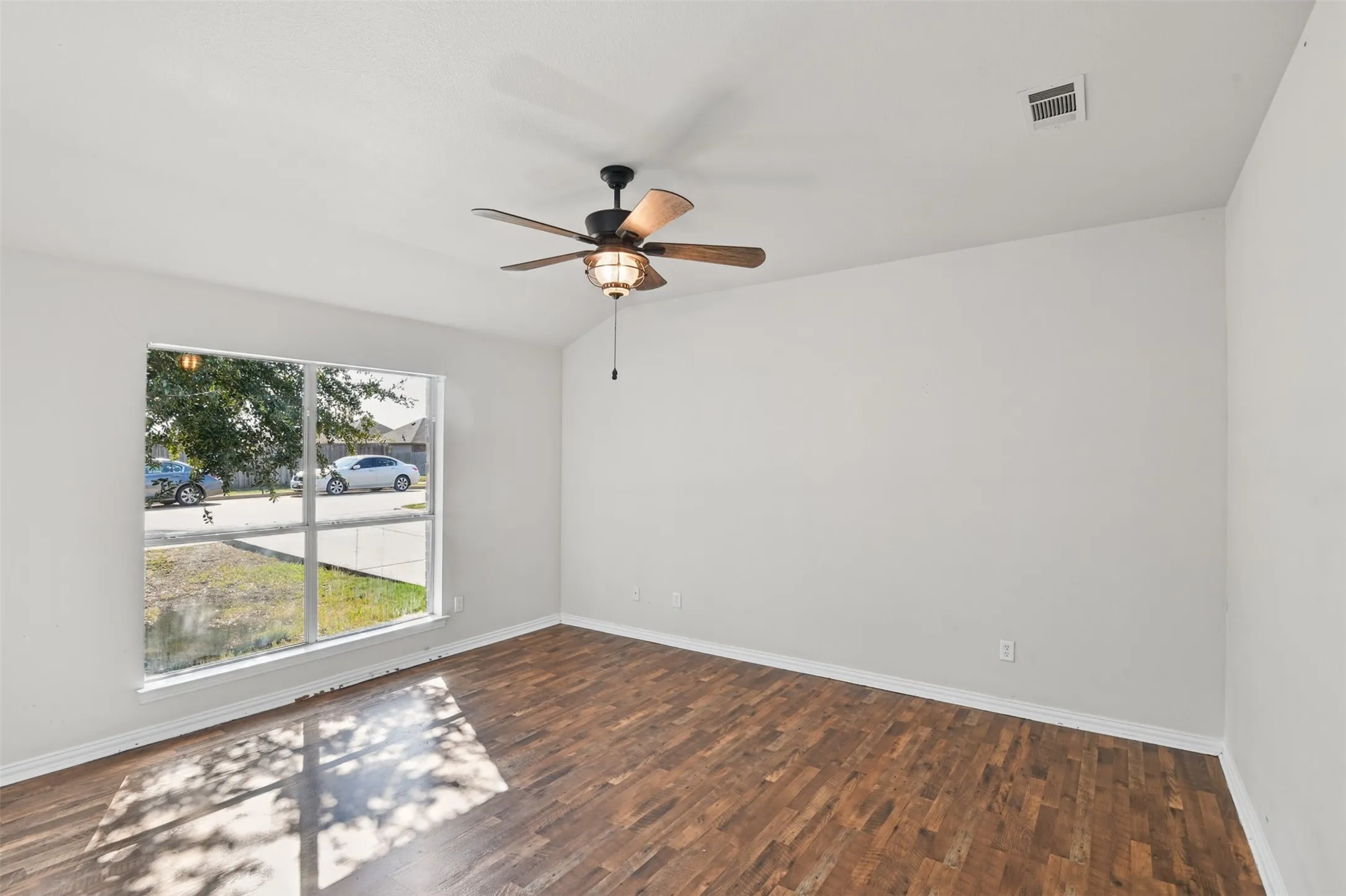 Single Family Residence For Sale in Kaufman County , 115 Angelina Drive, Crandall, Texas 75114, 5 Bedroom, 2 Bathroom, 2 Garage spaces, 1,881 Sqft, built in 2002, mls#21399676, Real Estate Agent in Crandall, Homes For Sale in Kaufman county, Homes For Sale in Crandall, Realtor in Crandall Texas, Real Estate Brokerage Independent Realty Texas, Luminita Cordes Realtor