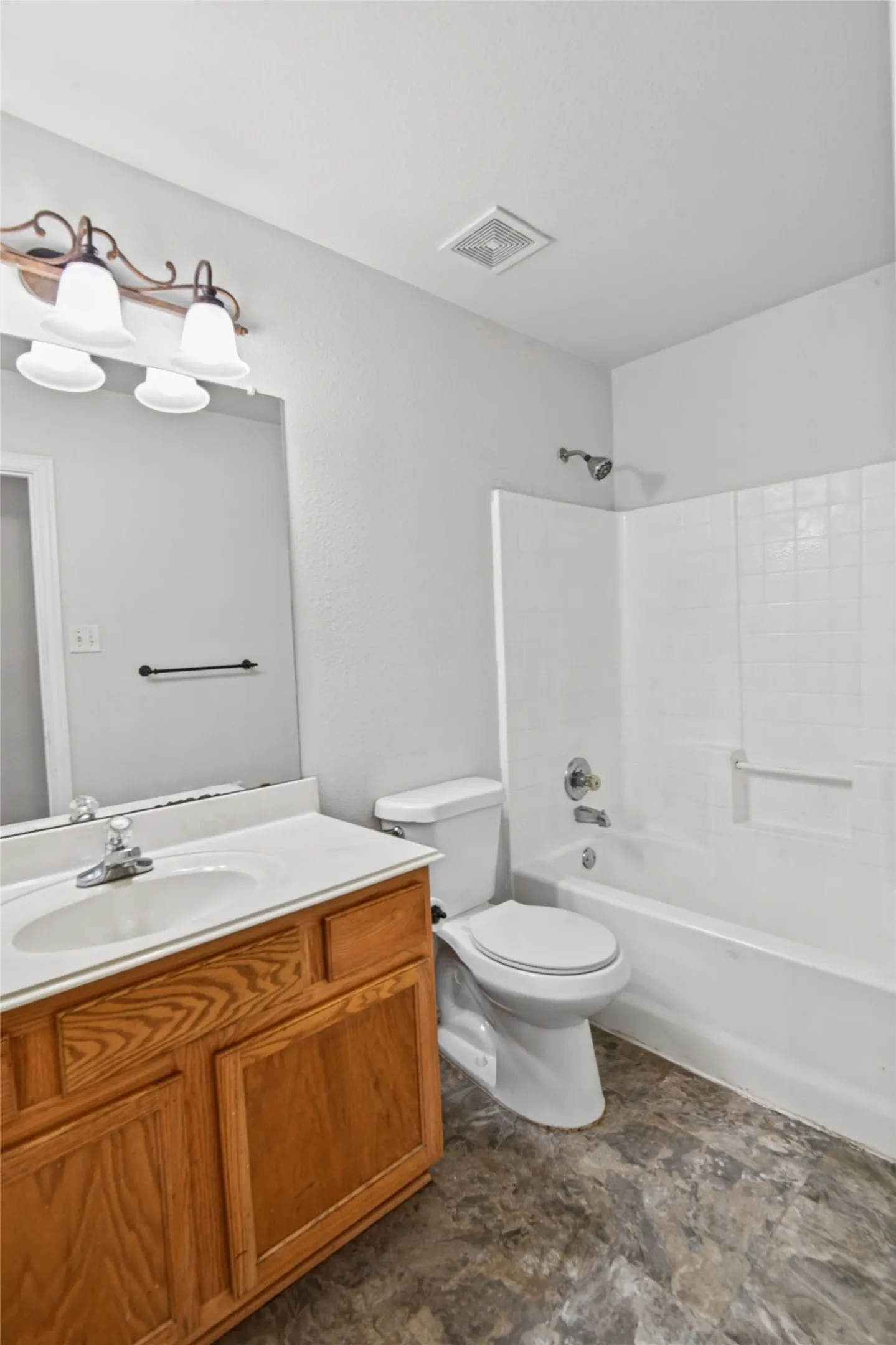 Single Family Residence For Sale in Kaufman County , 115 Angelina Drive, Crandall, Texas 75114, 5 Bedroom, 2 Bathroom, 2 Garage spaces, 1,881 Sqft, built in 2002, mls#21399676, Real Estate Agent in Crandall, Homes For Sale in Kaufman county, Homes For Sale in Crandall, Realtor in Crandall Texas, Real Estate Brokerage Independent Realty Texas, Luminita Cordes Realtor